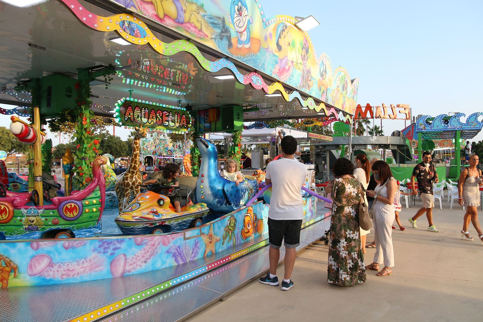 Primer día de cacharricos en una reducida Feria de Almería 2021