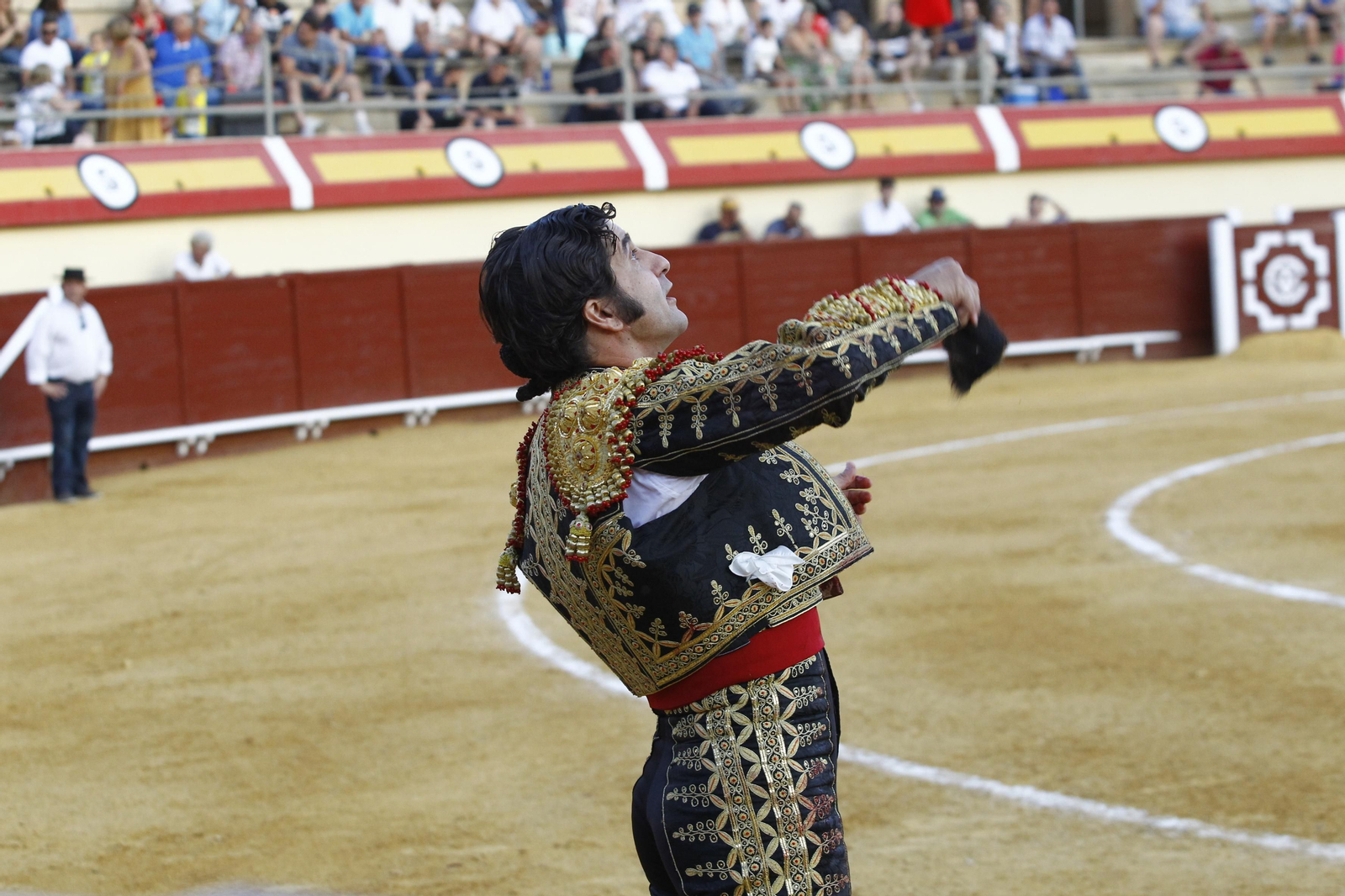 Imágenes de la corrida de toros de la Feria de Vera, con Morante de la Puebla, Emilio de Justo y Pablo Aguado