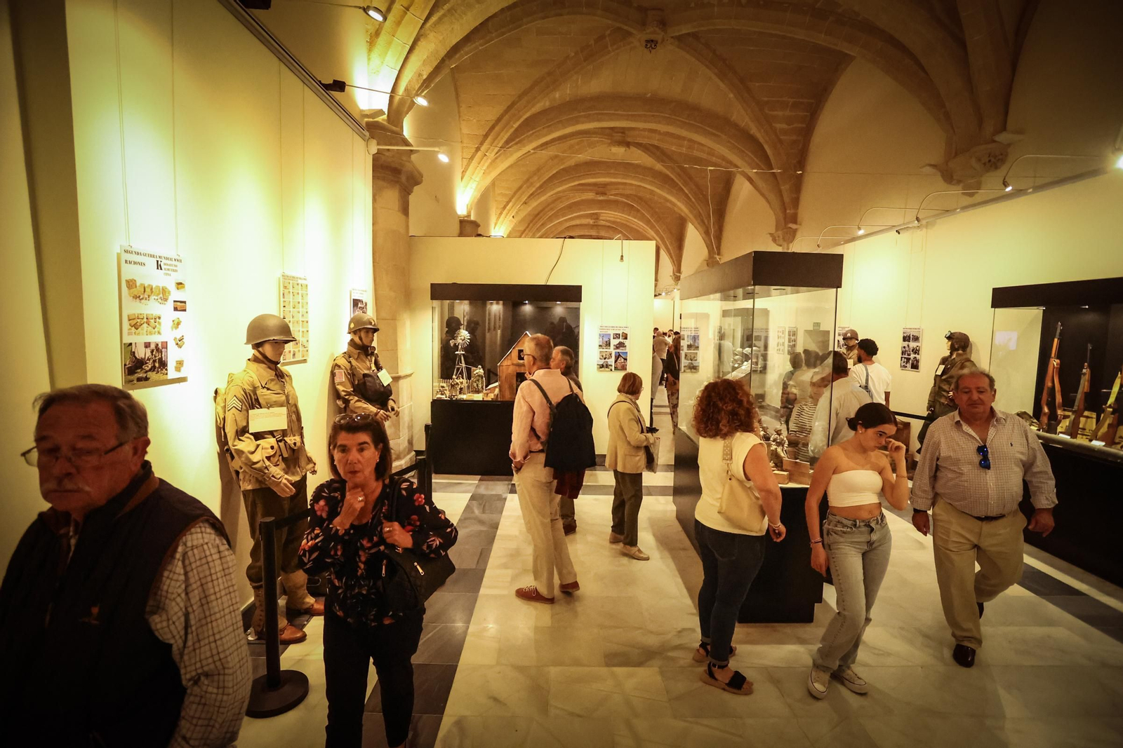 Imágenes de la exposición de maquetas de la II Guerra Mundial en los Claustros de Jerez Imágenes de la exposición de maquetas de la II Guerra Mundial en los Claustros de Jerez