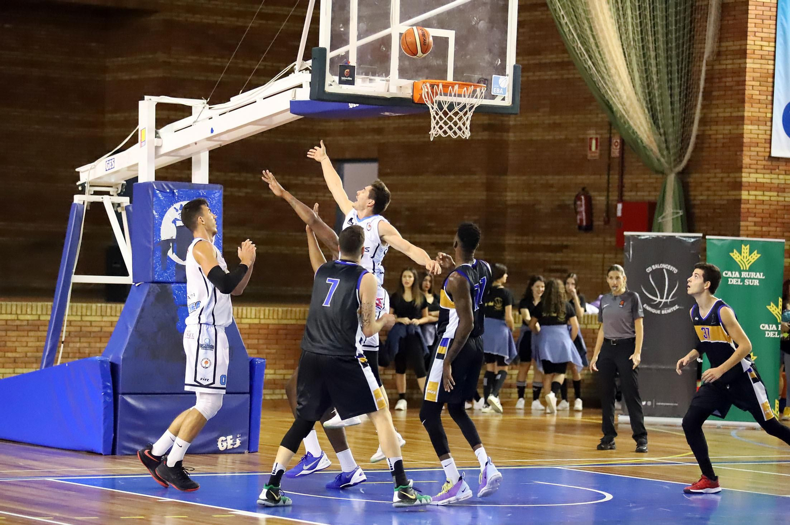 Las mejores fotos del partido de baloncesto Huelva - ULB