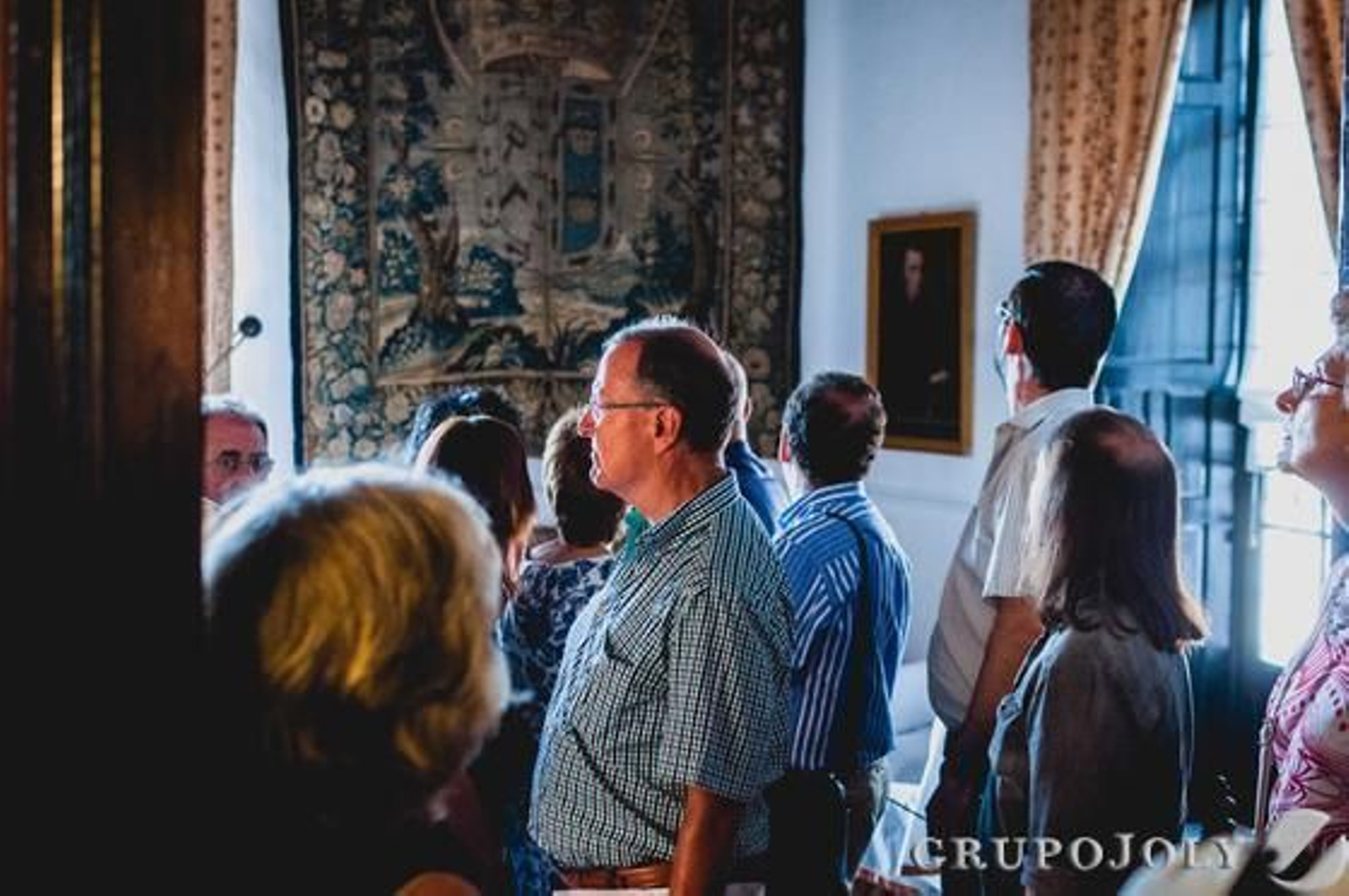 Paseo por su interior y por los millones de documentos que allí se guardan, como acto de clausura del curso de los Amigos del Archivo de Jerez.

Foto: Manu Garcia
