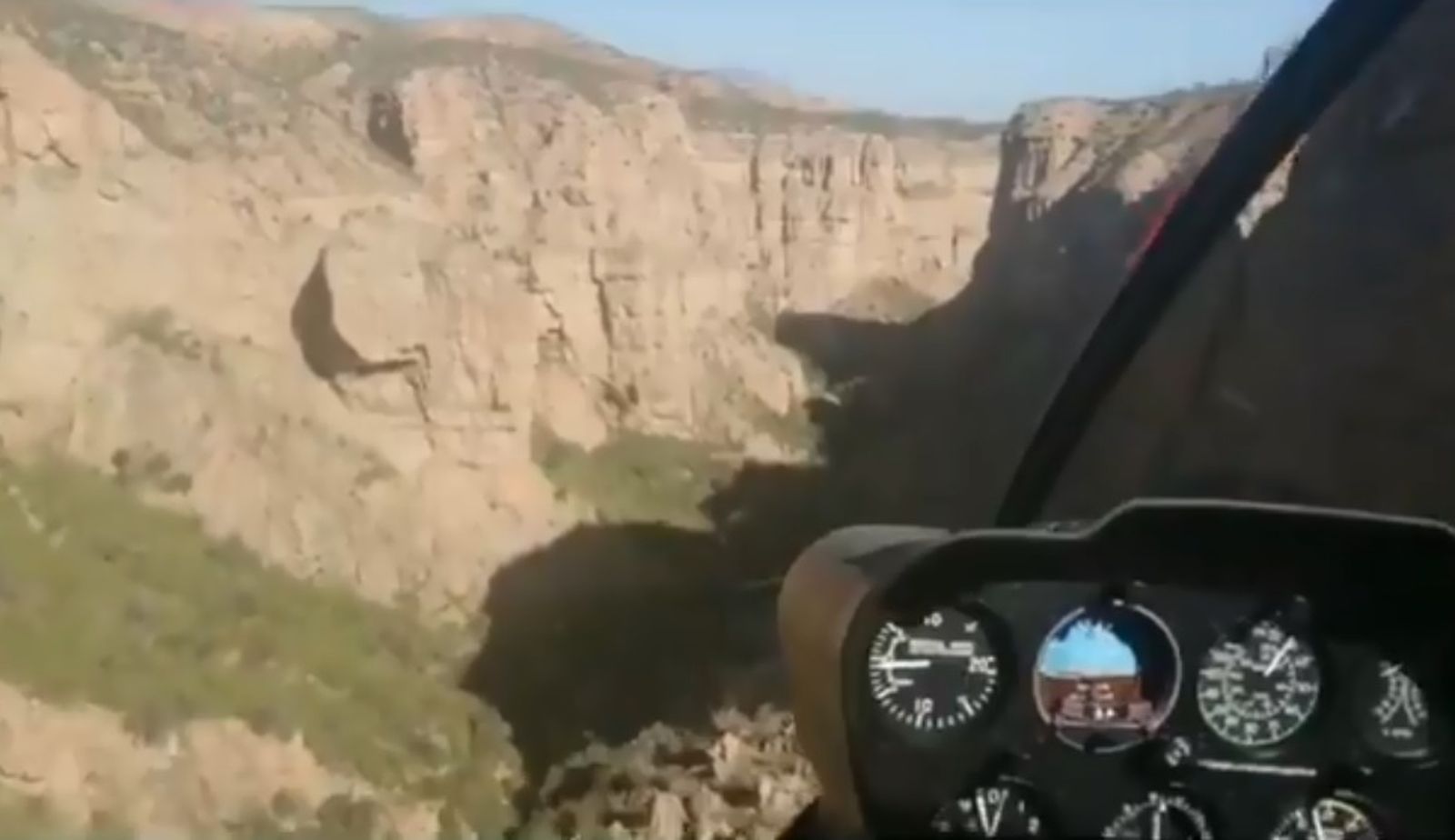 Jesús Calleja termina la grabación de 'Voy volando' en Gorafe.