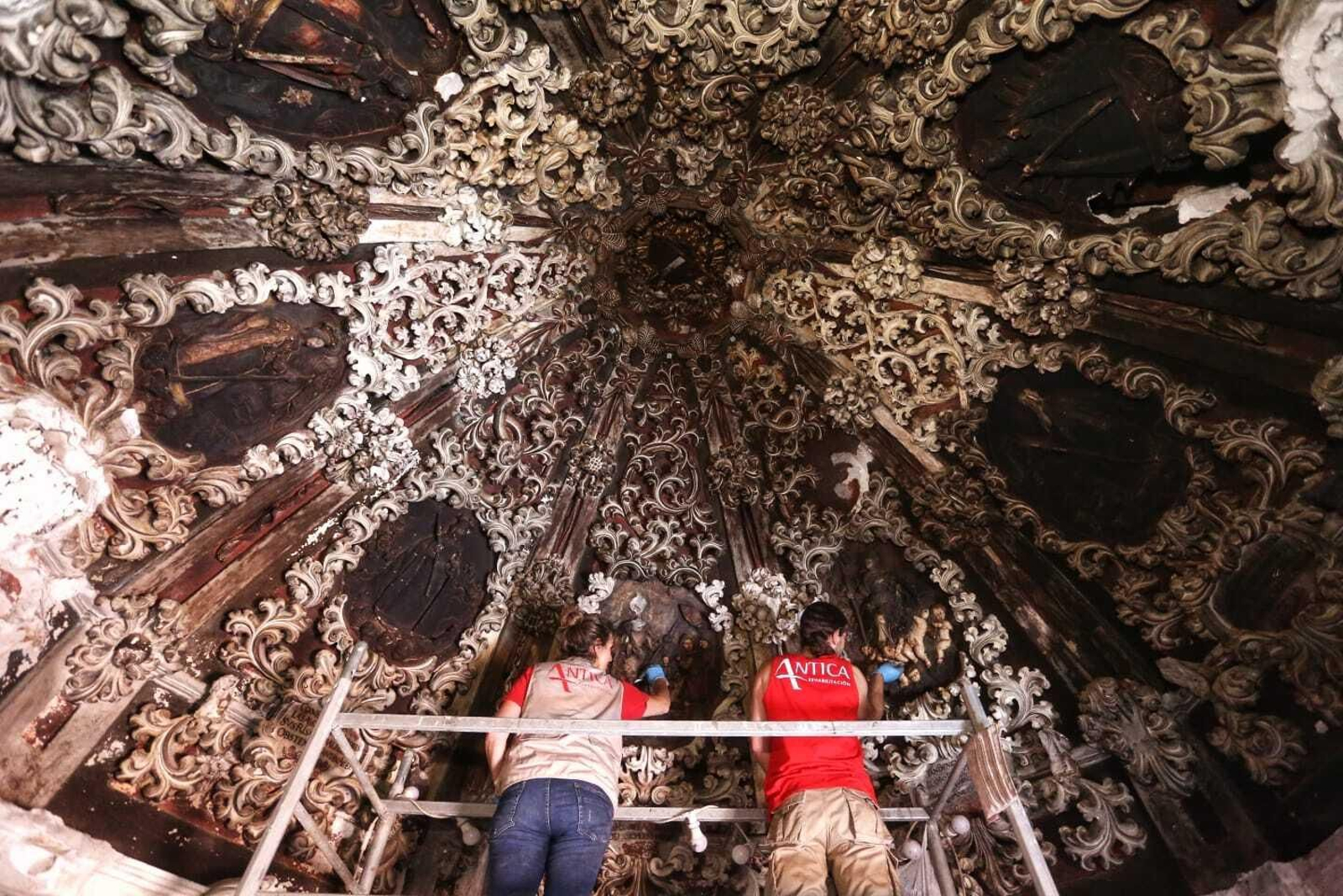 El interior del camarín barroco de la Casa de las Monjas en Málaga.