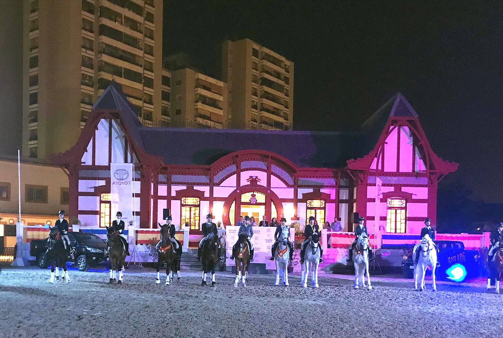 El Depósito de Sementales albergó la competición nocturna de Doma Clásica.
