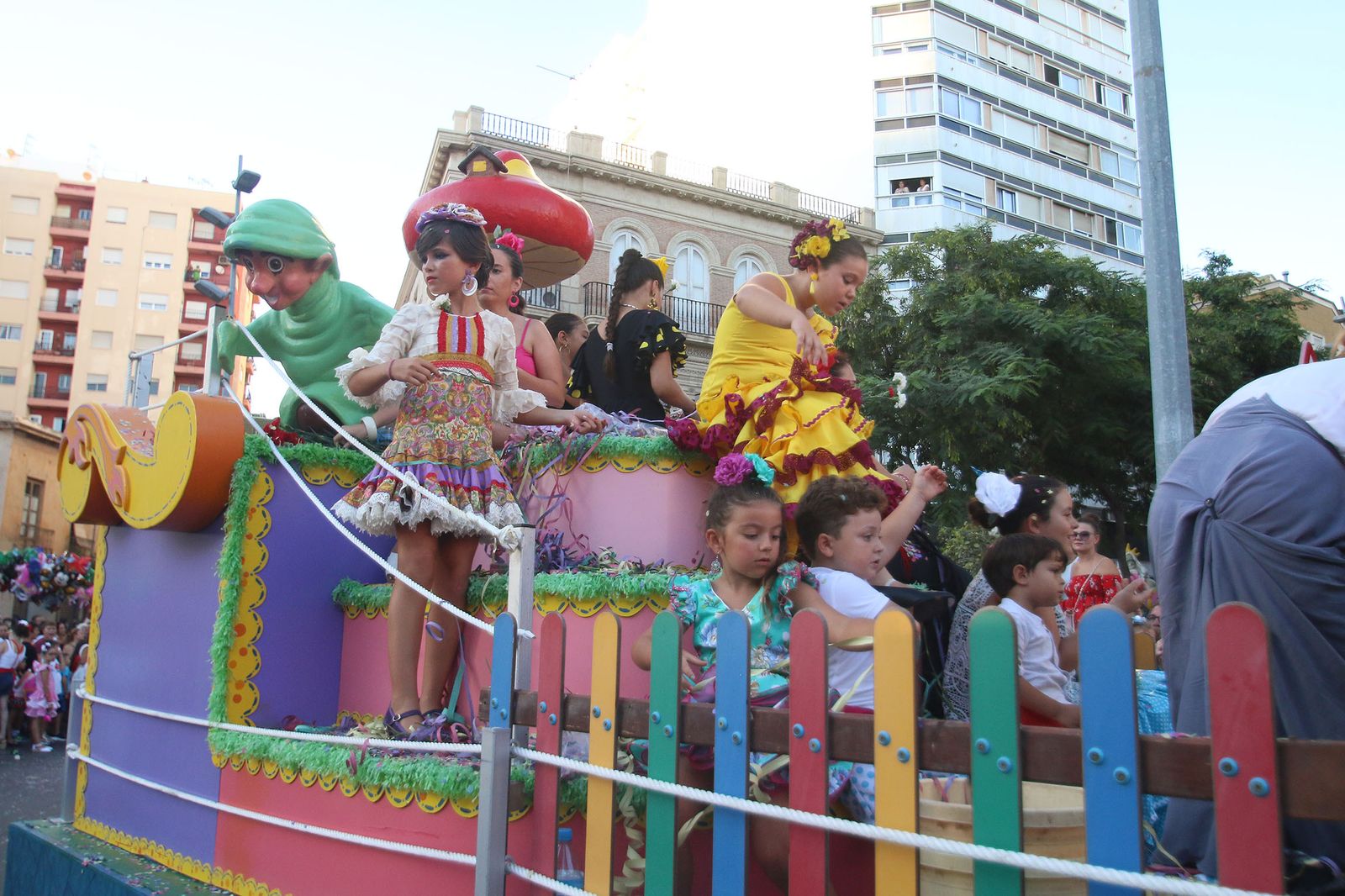 Fotogalería de la Batalla de Flores. Feria de Almería 2019