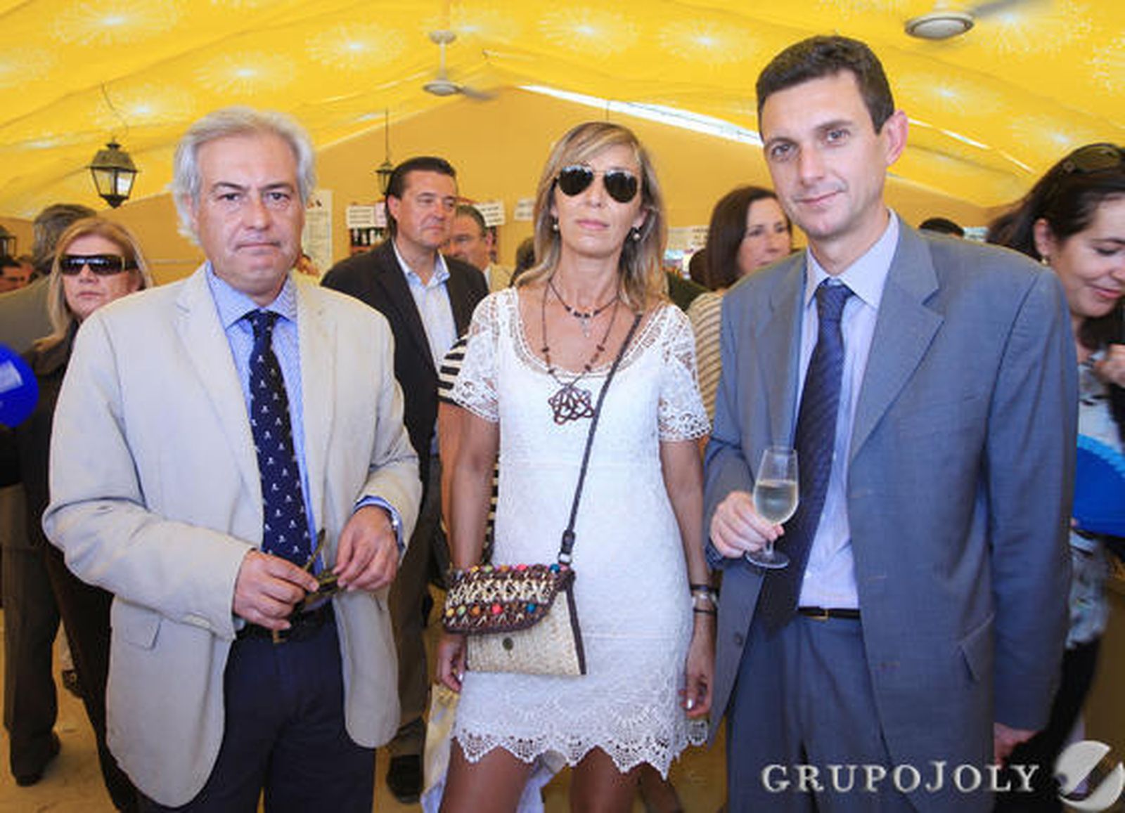 Juan Carlos González, presidente de la Fundación Xerez Club Deportivo, junto a su esposa María Izquierdo, ambos con  Miguel Berraquero.

Foto: Vanesa Lobo y Manuel Aranda