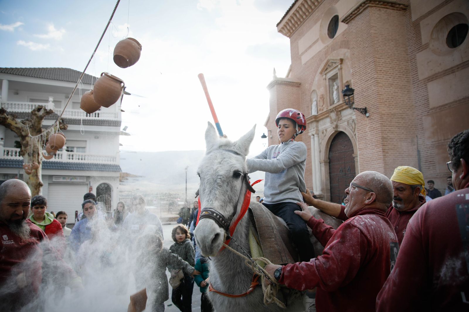 Las mejores imágenes del cierre de fiestas en Fiñana con "Las Ollas"