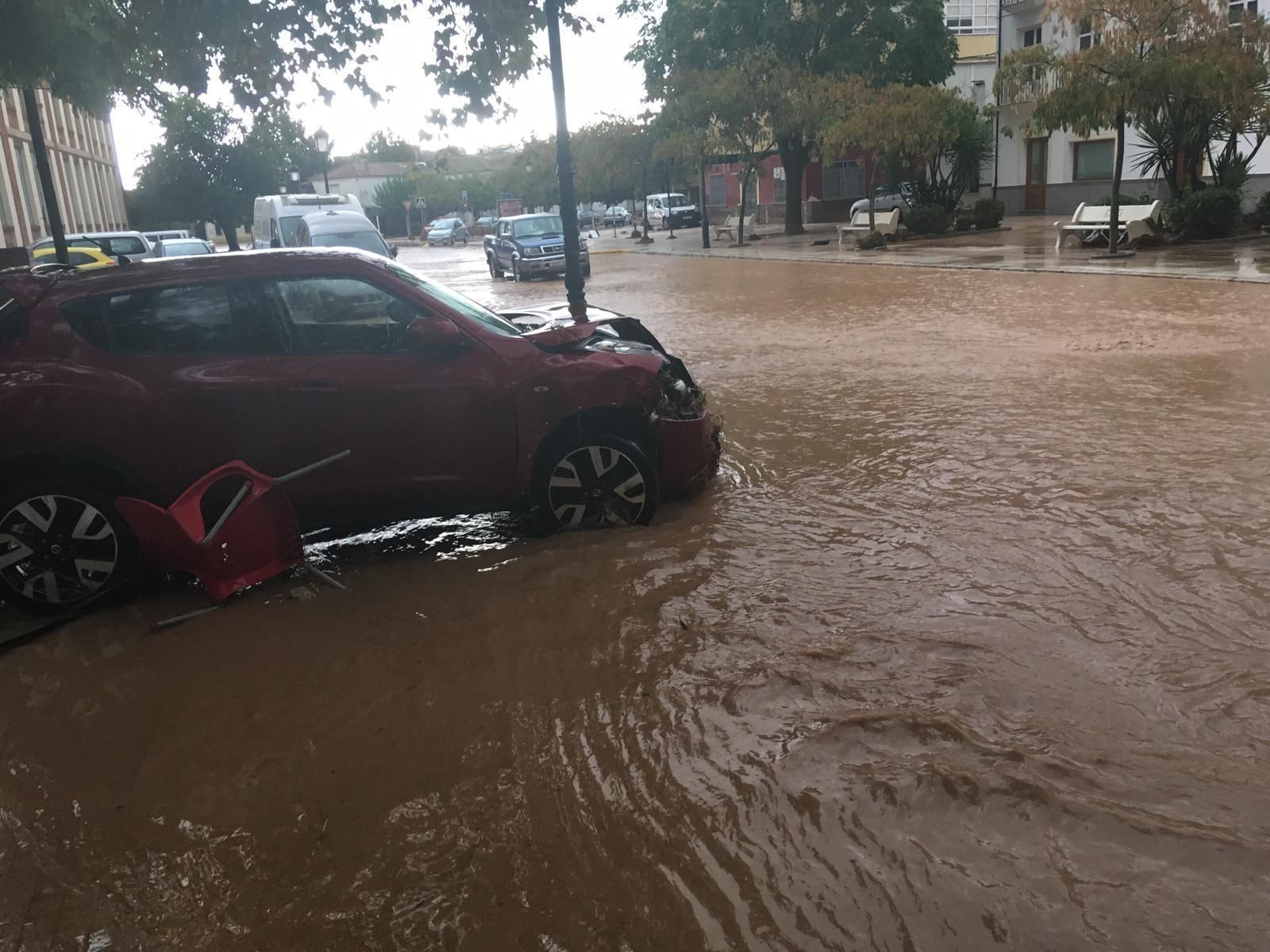 Calles convertidas en ríos en la mañana del domingo en Campillos