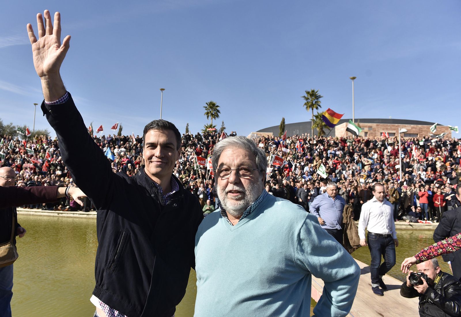 Las imágenes del acto de Pedro Sánchez en Dos Hermanas