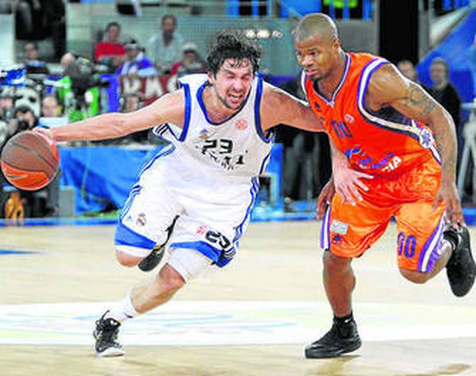 Llull (i) y Cook serán fundamentales hoy en sus respectivos equipos.