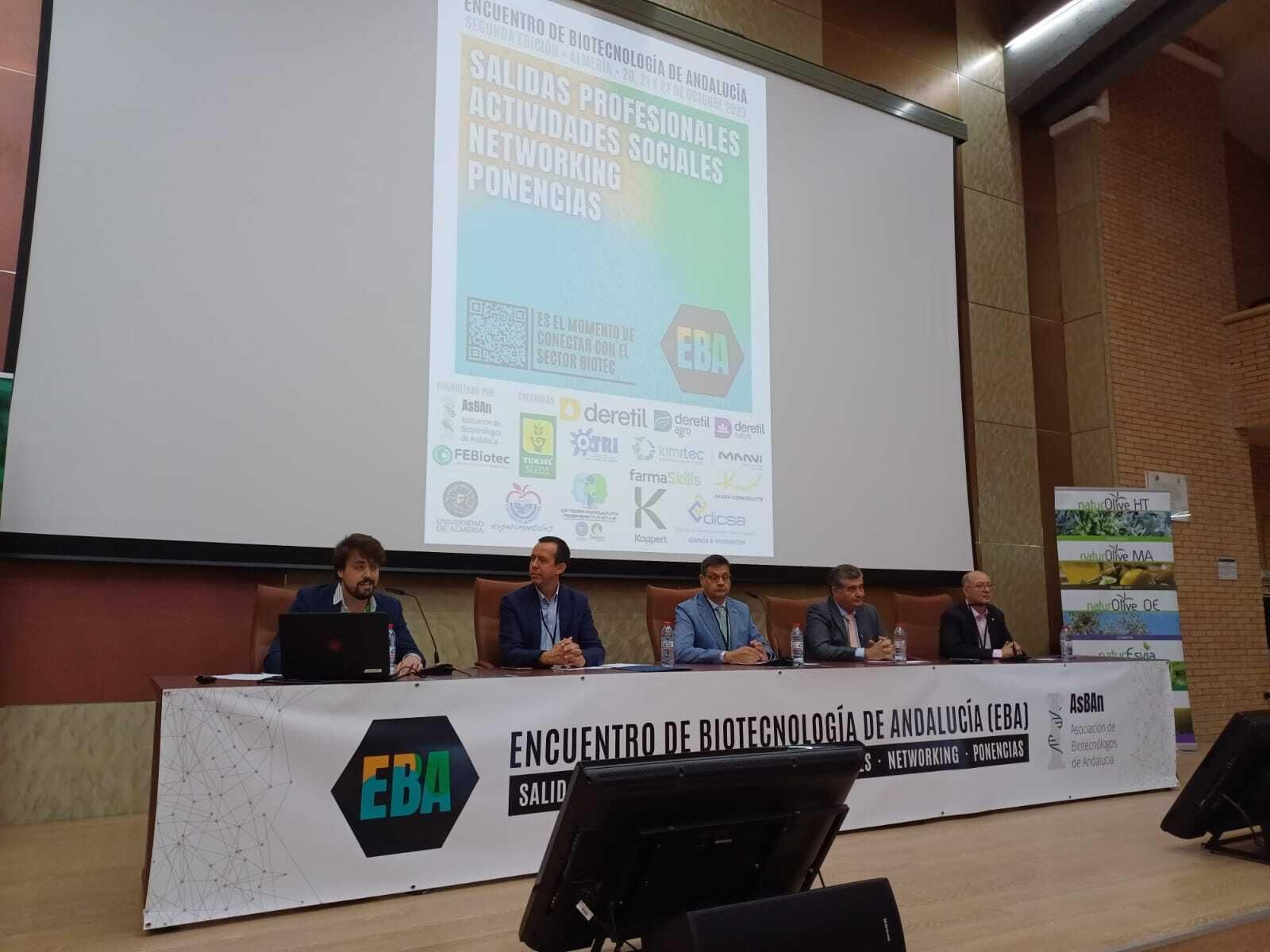 Mesa de ponentes en la inauguración del II Encuentro de Biotecnología.