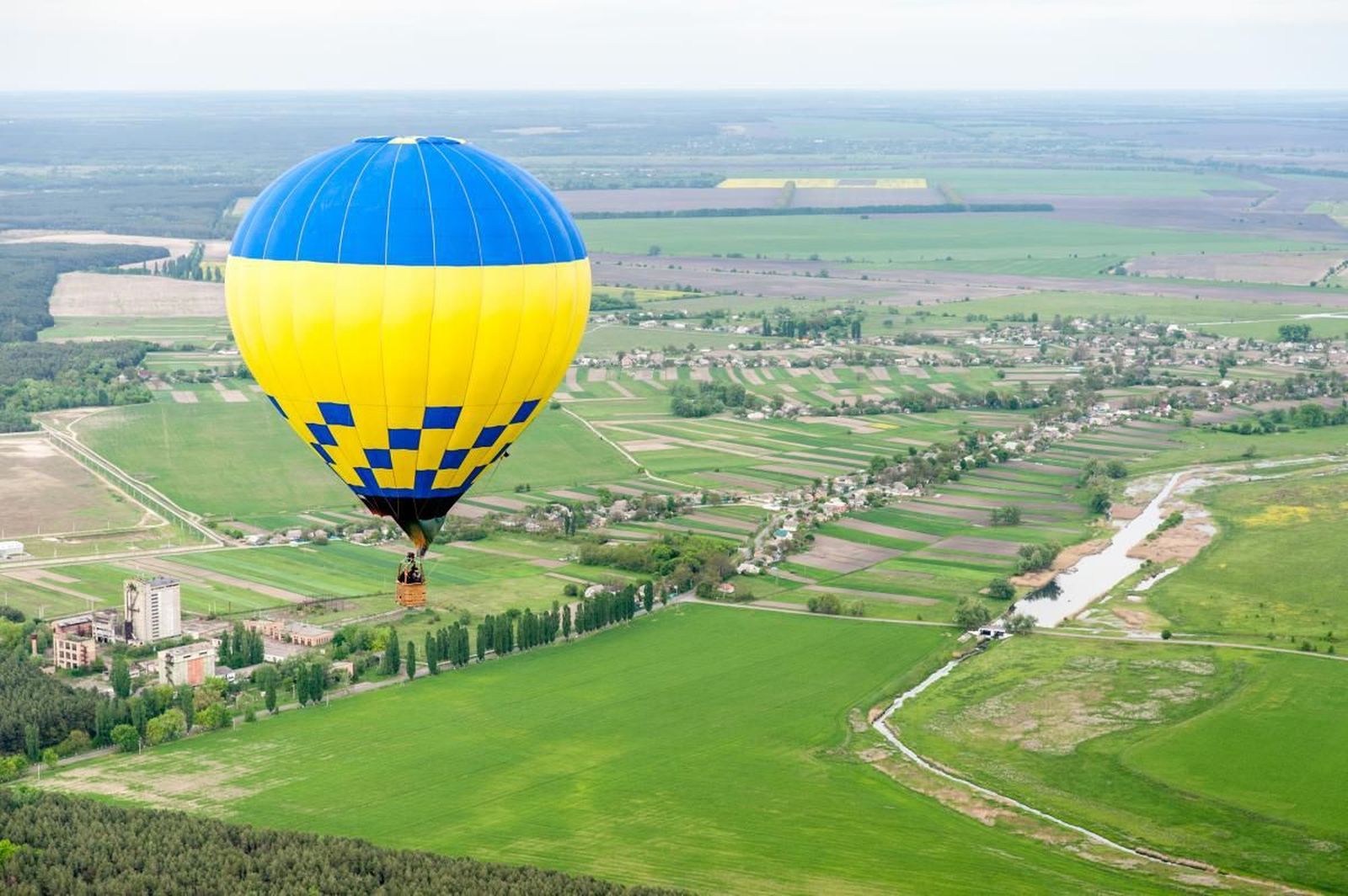 Vuelos solidarios en globo por los damnificados de la guerra en Ucrania