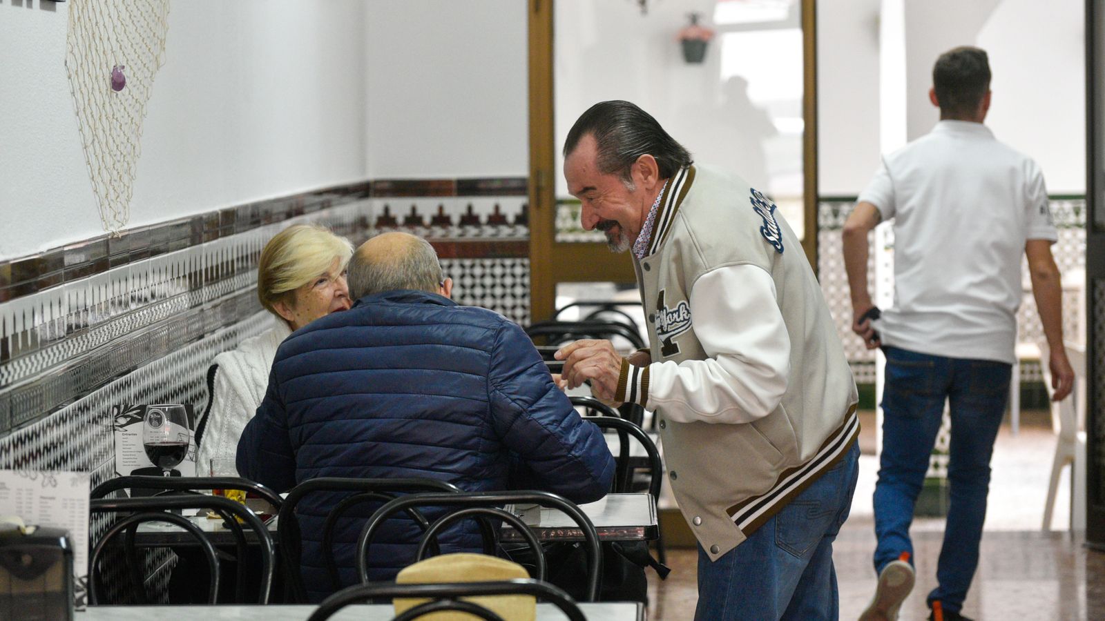 Las fotos del primer dia de reapertura del Bar 'Te dire' en Algeciras