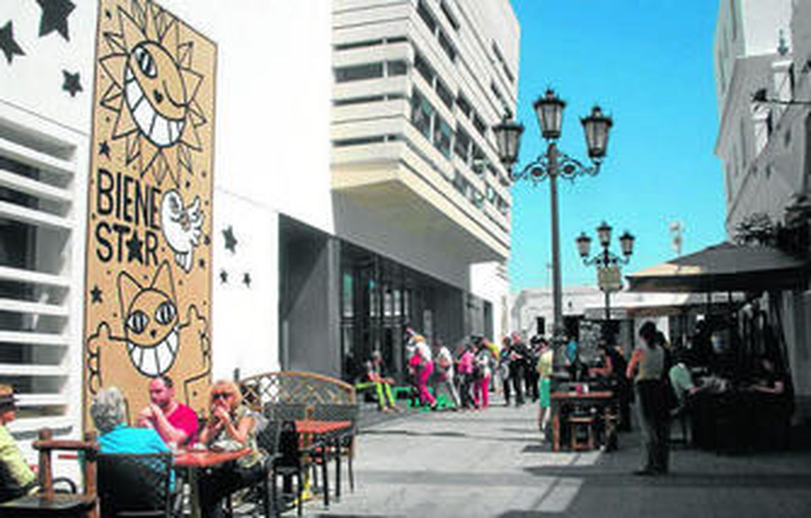 La fachada del teatro San Francisco, decorada para la ocasión.