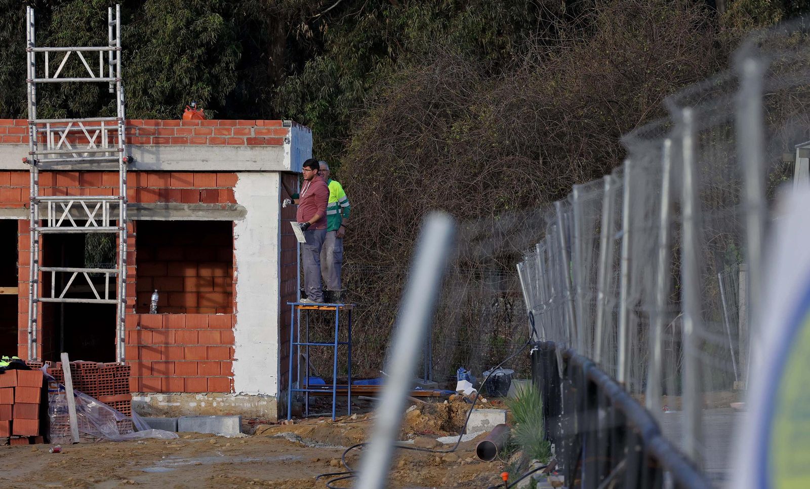 Así van las obras del aparcamiento de La Menacha junto al Nuevo Mirador