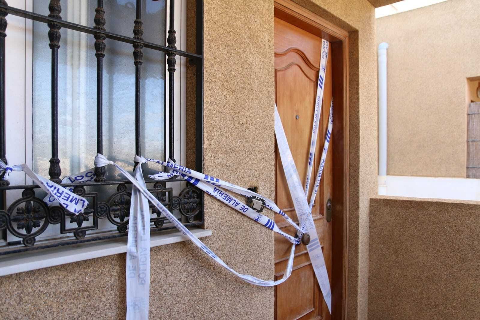 Dos menores y su madre mueren en un incendio intencionado en El Alquián