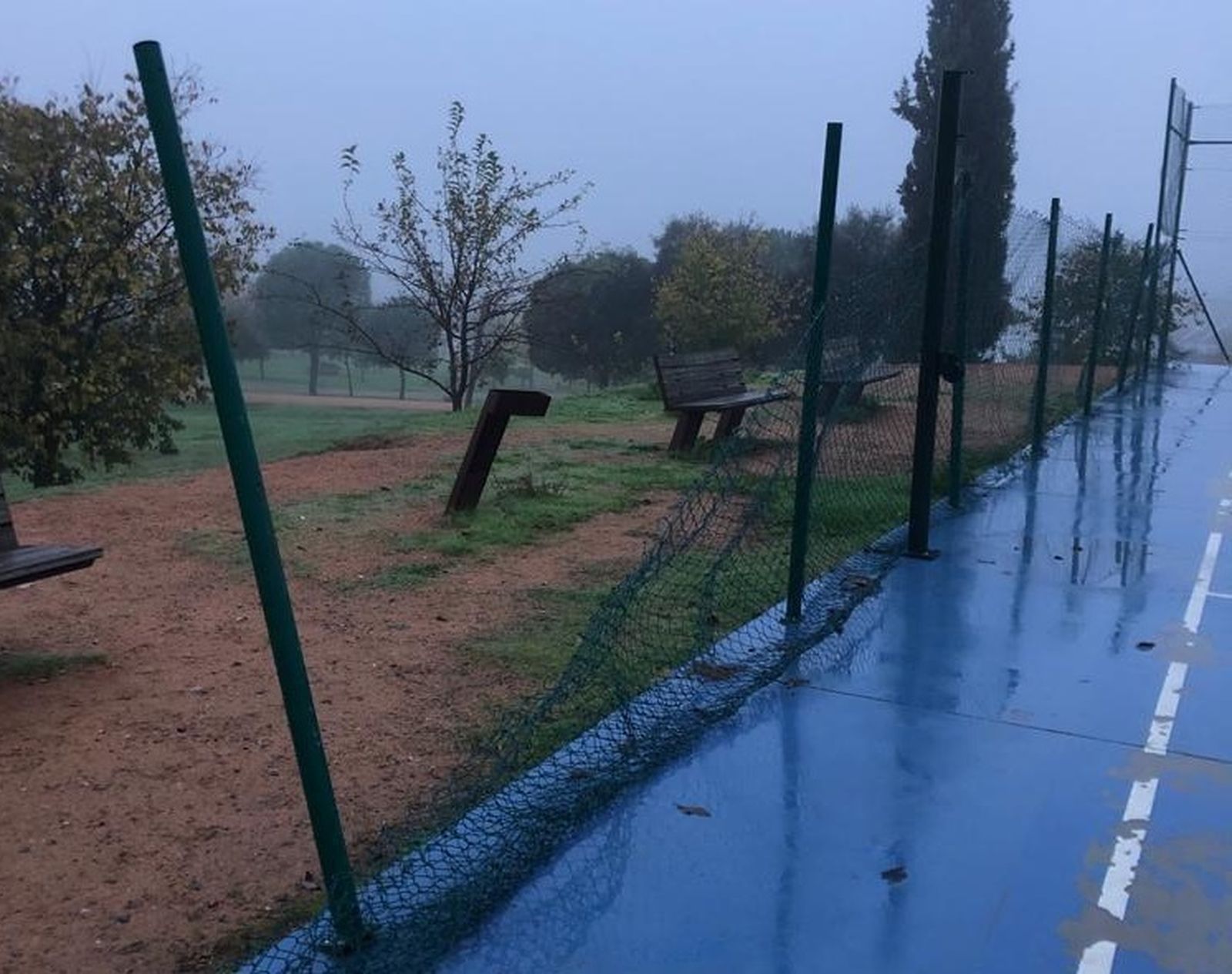 Aspecto que presenta la pista deportiva del parque de La Asomadilla.