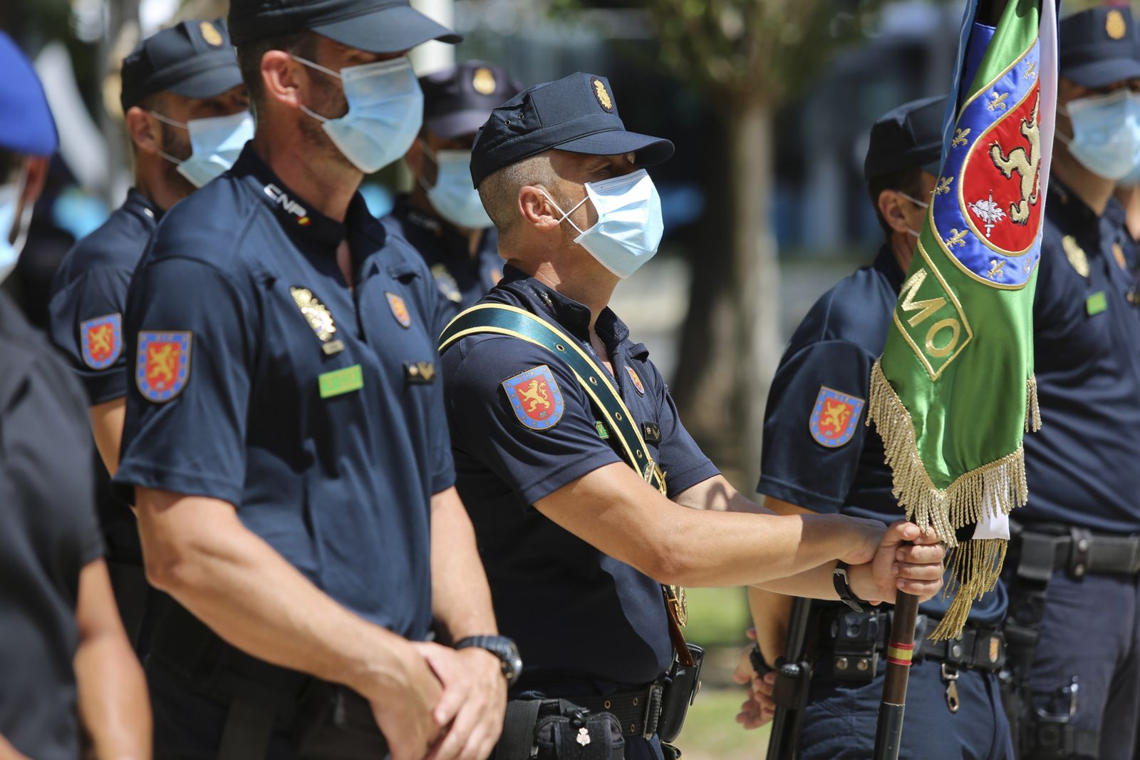 Fotos de la escultura que rinde homenaje a los policías fallecidos en Málaga