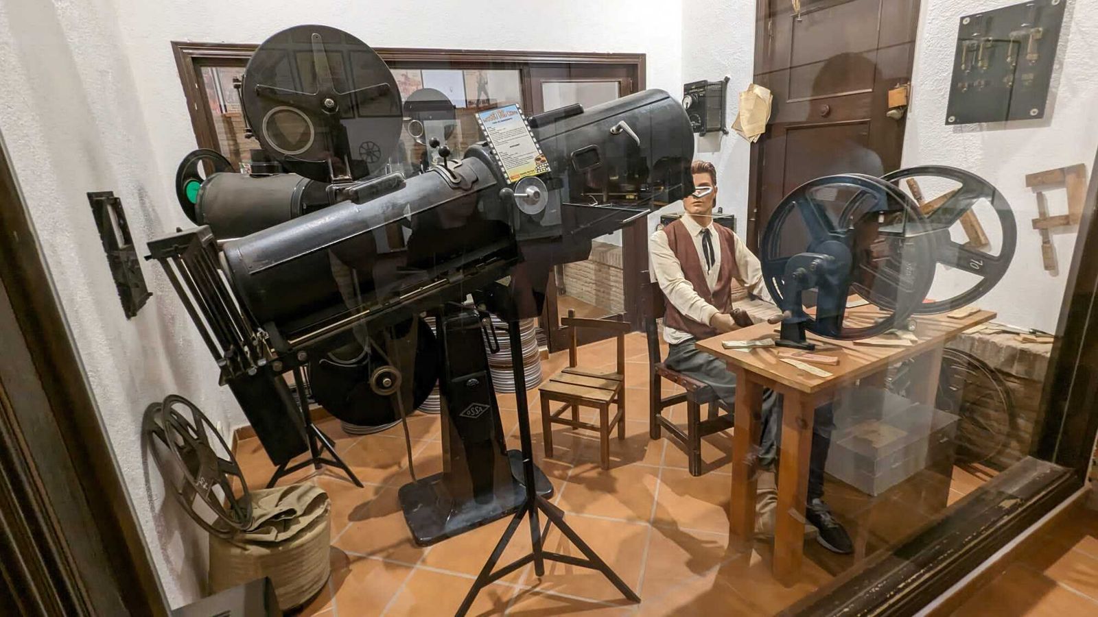 Artículos expuestos en el Museo del Cine en el Oasys Minihollywood