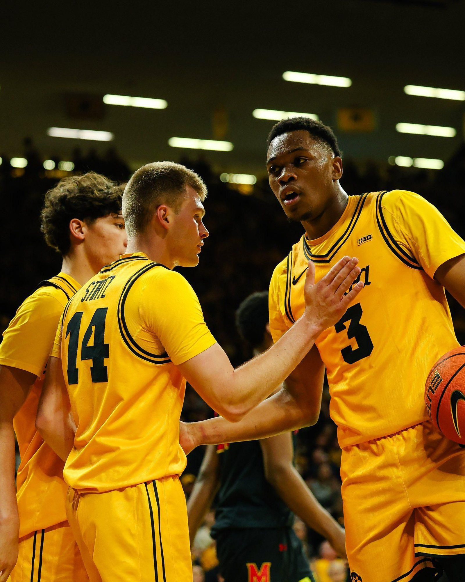 NCAA: Álvaro Folgueiras, triunfo ante la Maryland de Guille del Pino