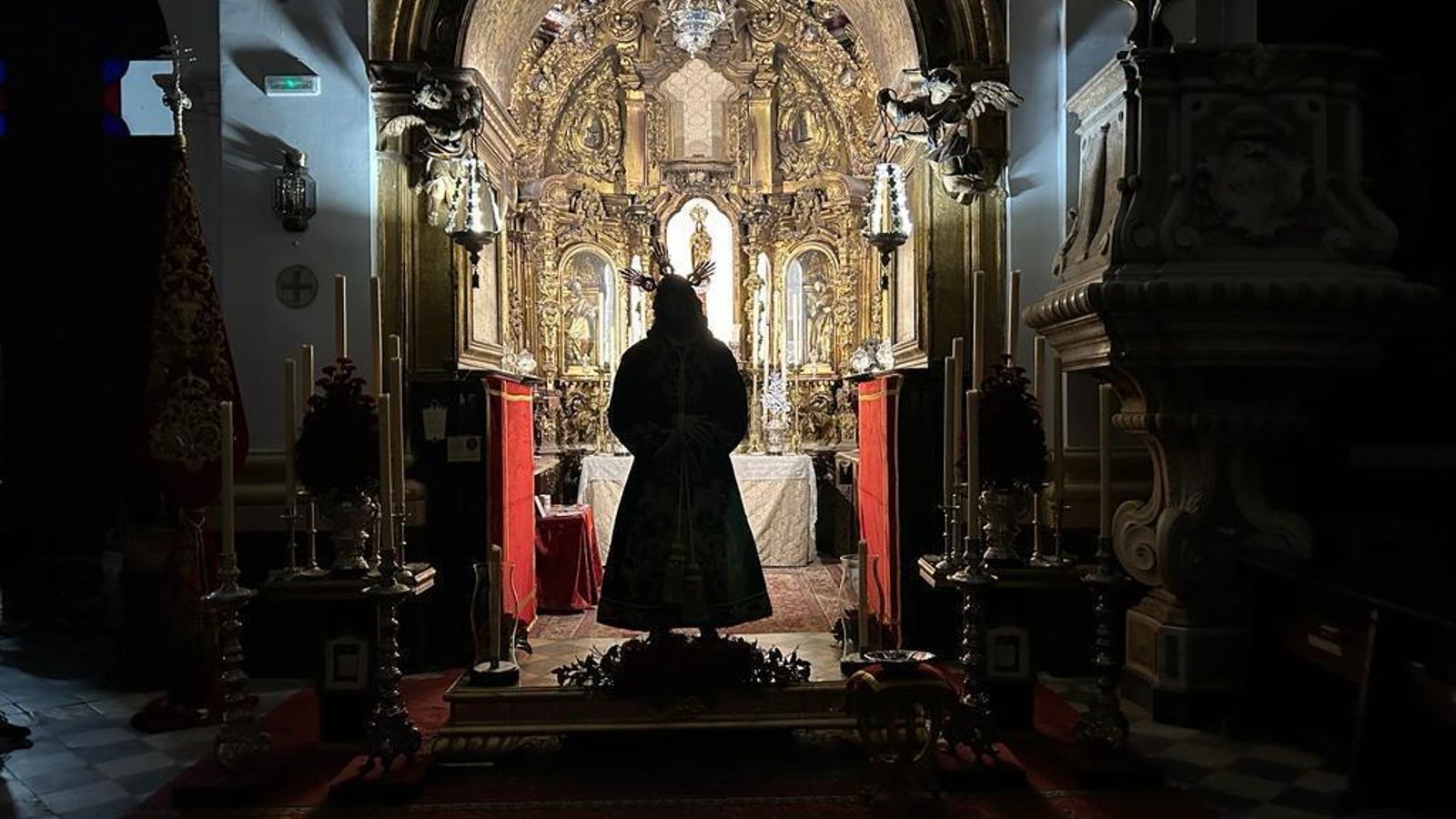 El Señor de las Penas, dispuesto para el besamano de este fin de semana con motivo de Cristo Rey.