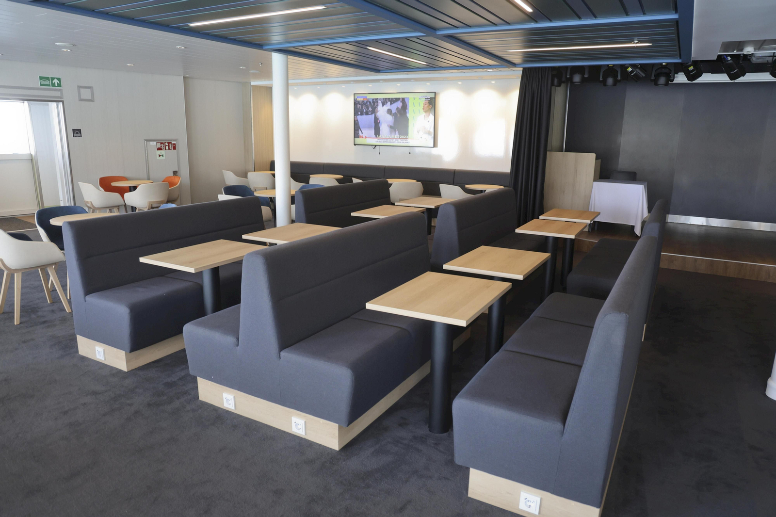 Así es el nuevo ferry ‘Rusadir’ que ha presentado Baleària en el puerto de Málaga.