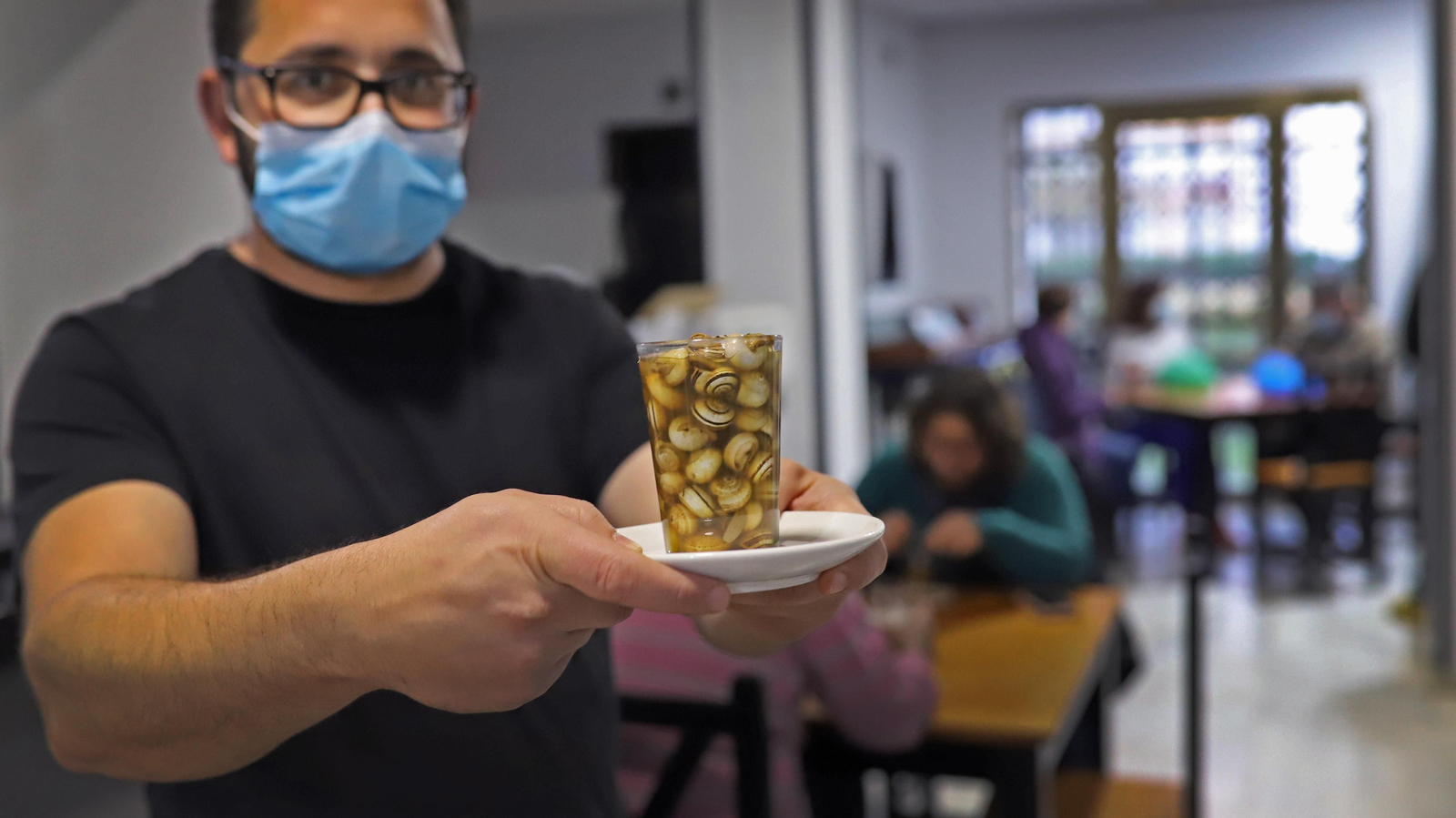 Los Curritos, en el núcleo residencial Nazaret (frente al asador de pollos del Parque Atlántico).