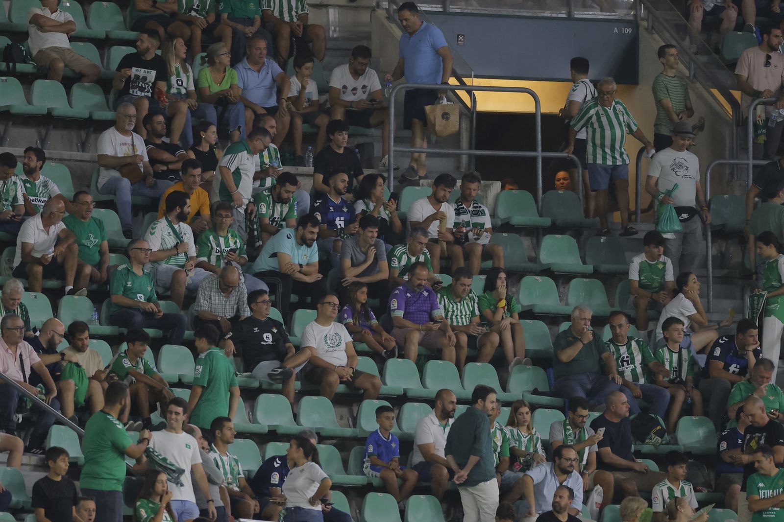 Búscate en las fotos del Betis-Valencia