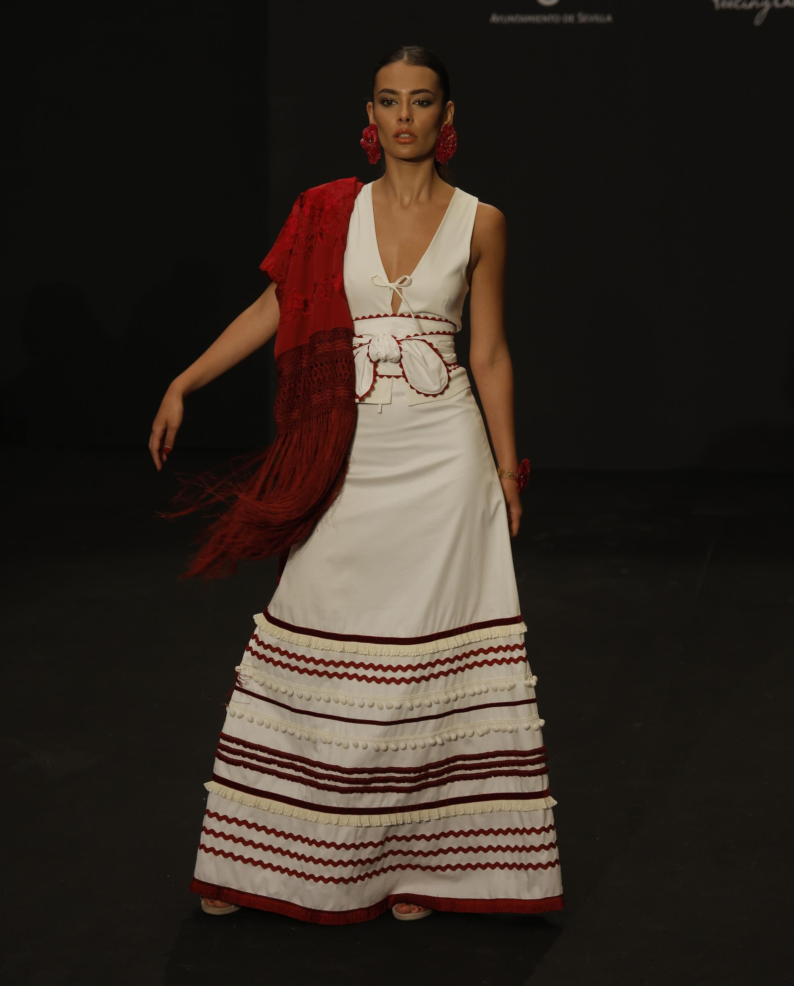 Emprende Lunares, el desfile de moda flamenca de DN Flamenca, que anticipa la Feria de Abril: todas las fotos.