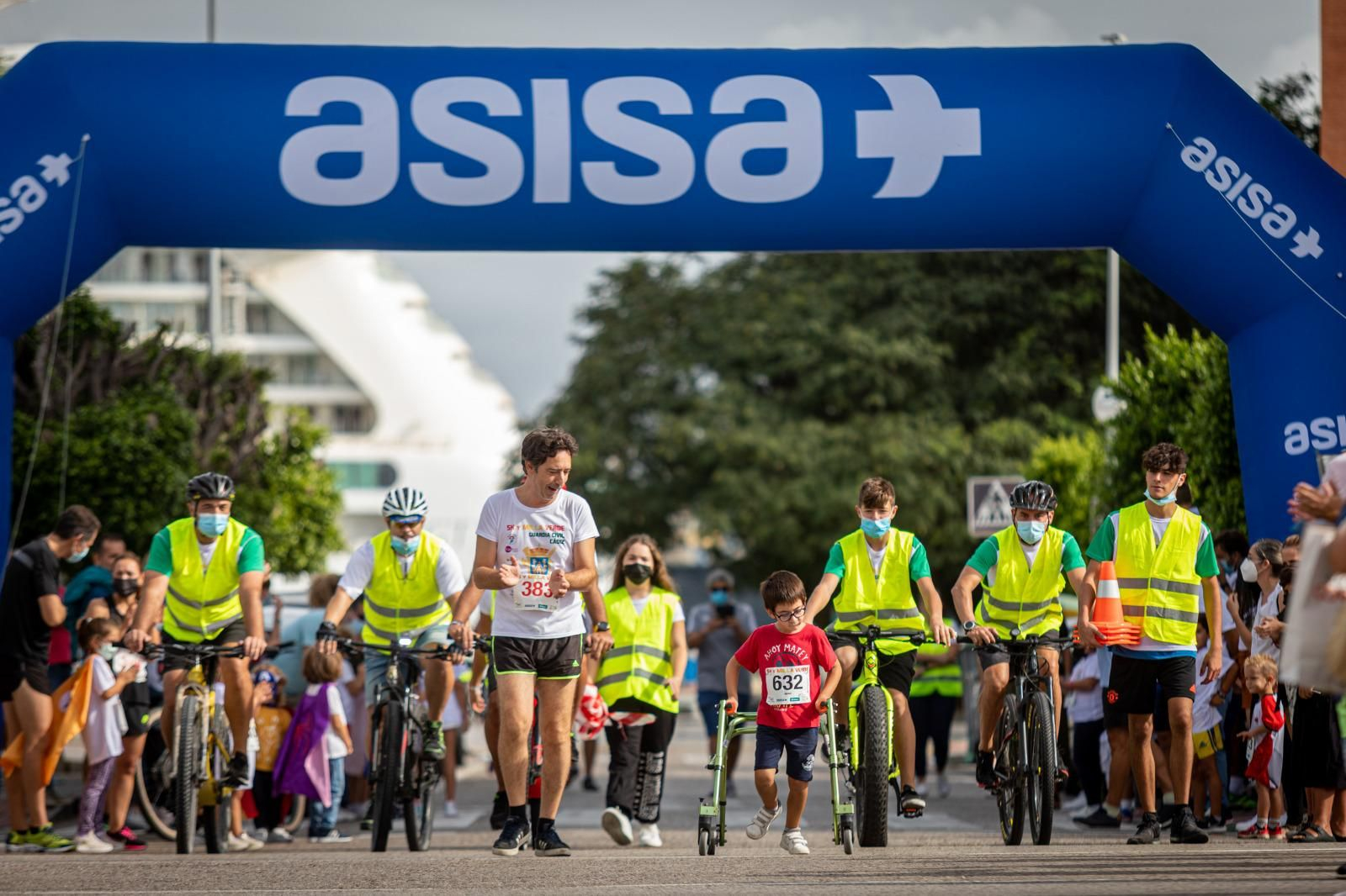 Imágenes: Cádiz vive la carrera solidaria de la Milla Verde