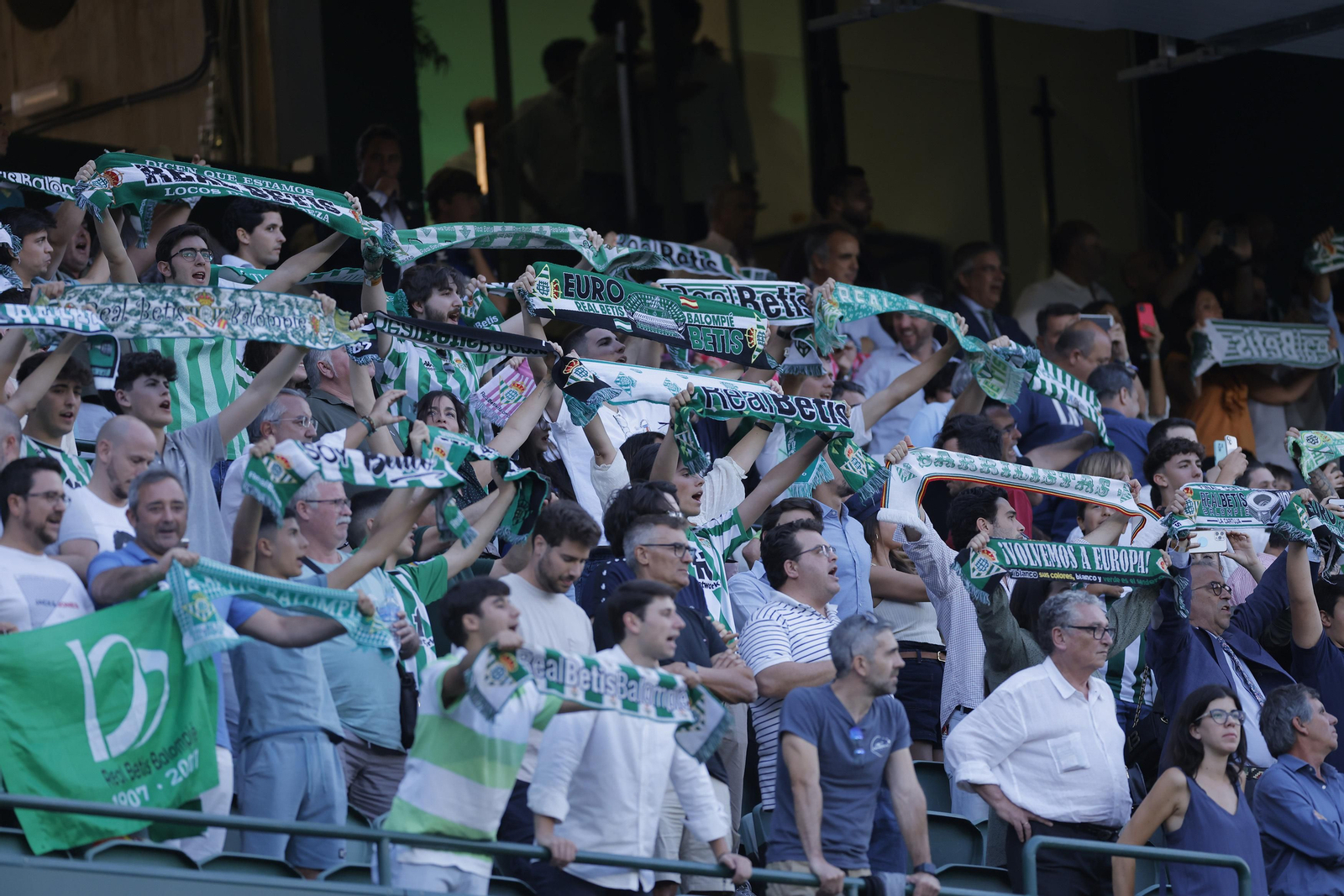 Búscate en las fotos del Betis-Rayo
