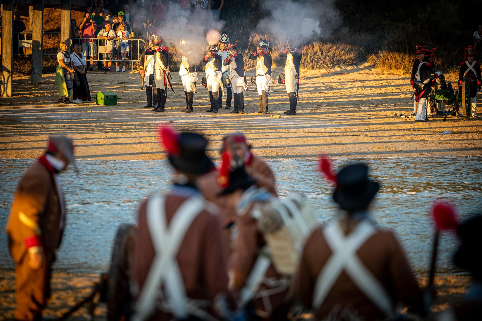 Las imágenes de la Primera recreación de la Batalla del Trocadero En el caño de La Cortadura
