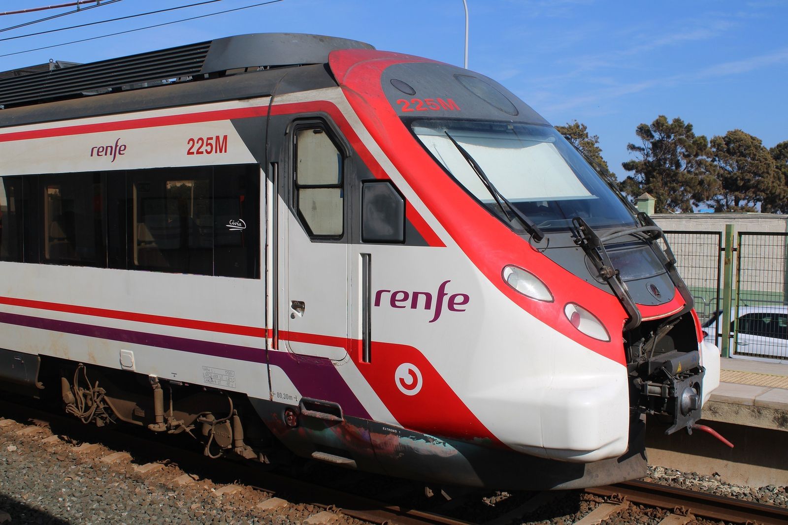 Con la red ferroviaria restablecida, el abono único impulsa los viajes ilimitados por toda España