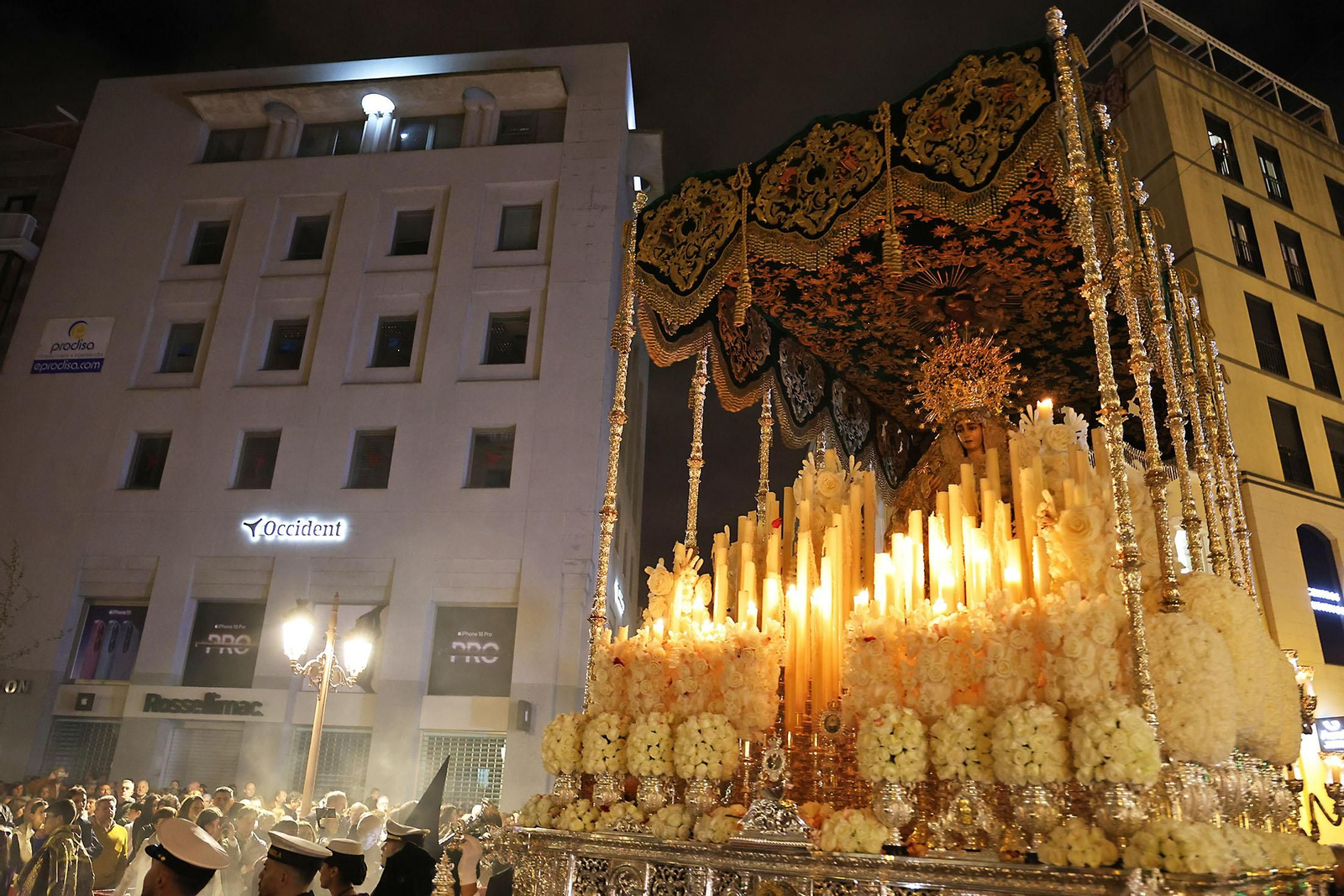 Miércoles Santo: La Hermandad de La Esperanza por las calles de Huelva