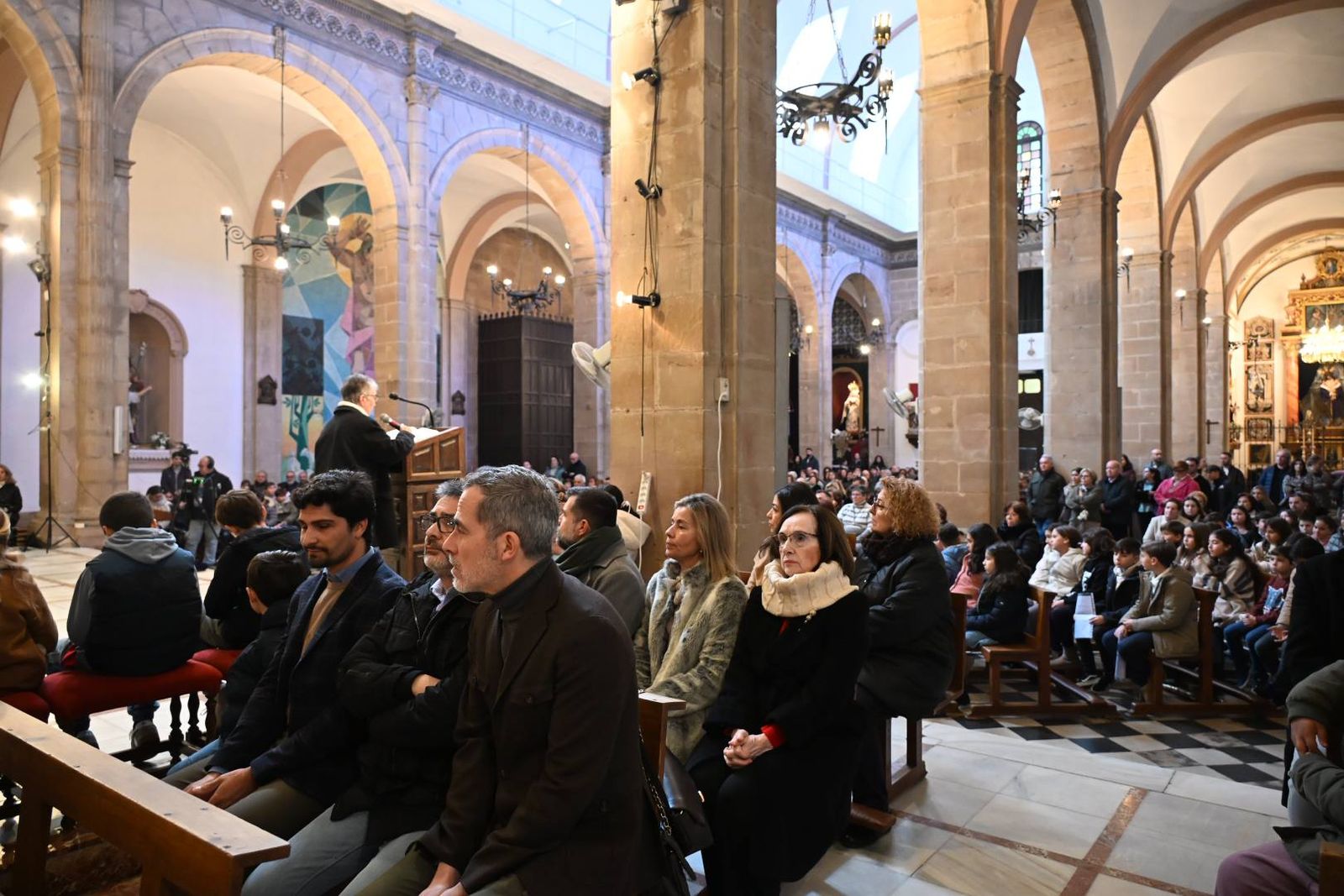 Las imágenes del homenaje de Villa del Río a su párroco emérito, Manuel Tirado Fernández