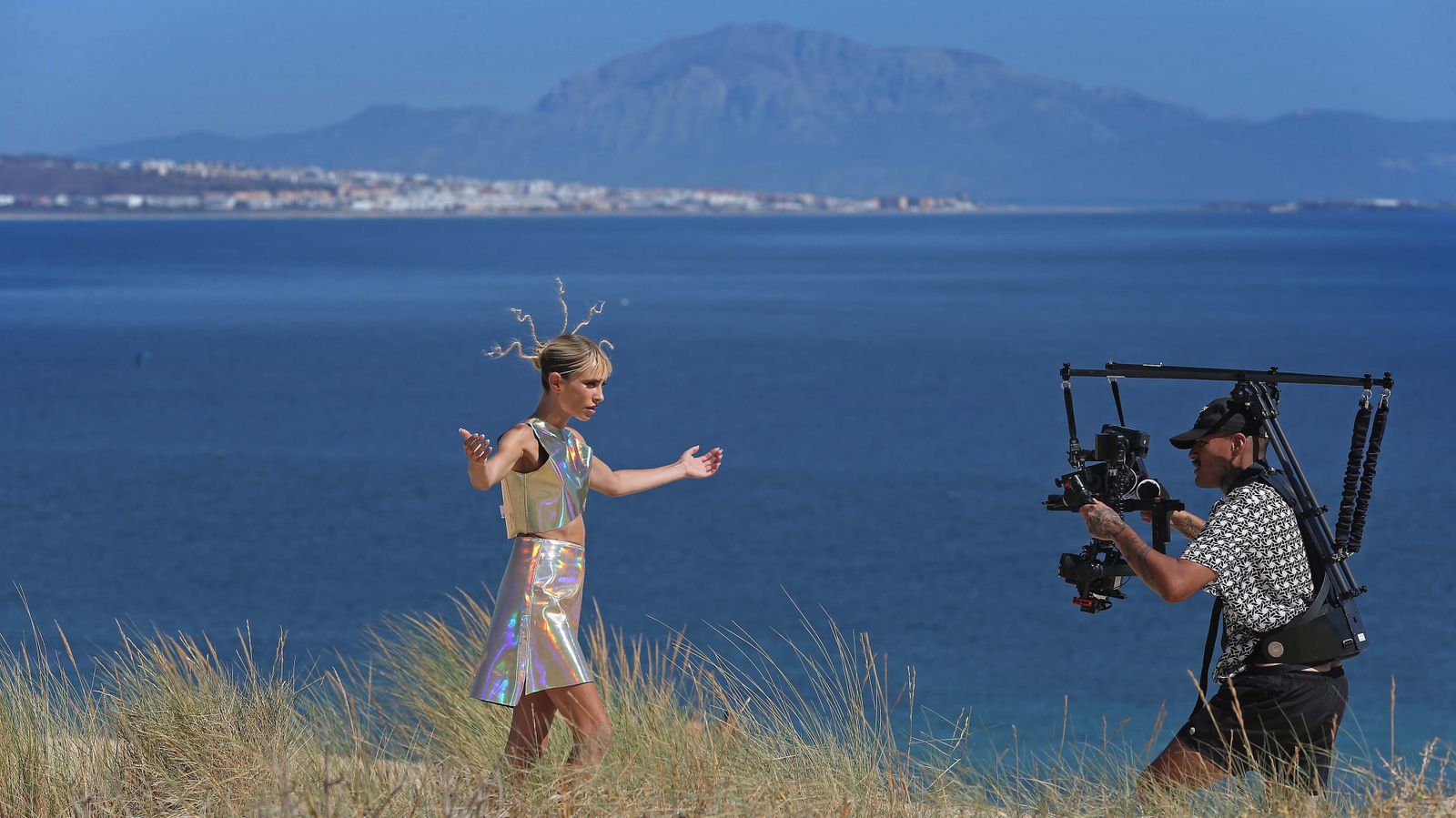 Rodaje de videoclips de Brisa Fenoy en el Campo de Gibraltar