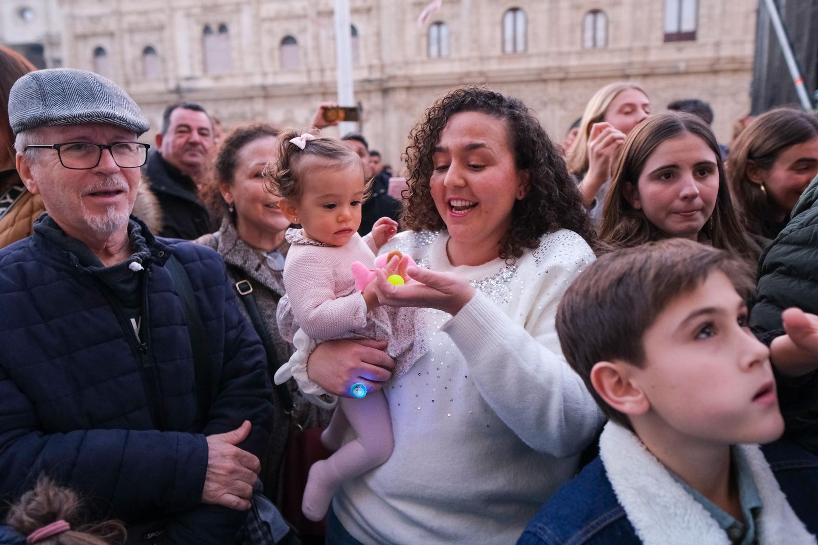 Fotos del Heraldo de los Reyes Magos en la recogida de llaves de la ciudad