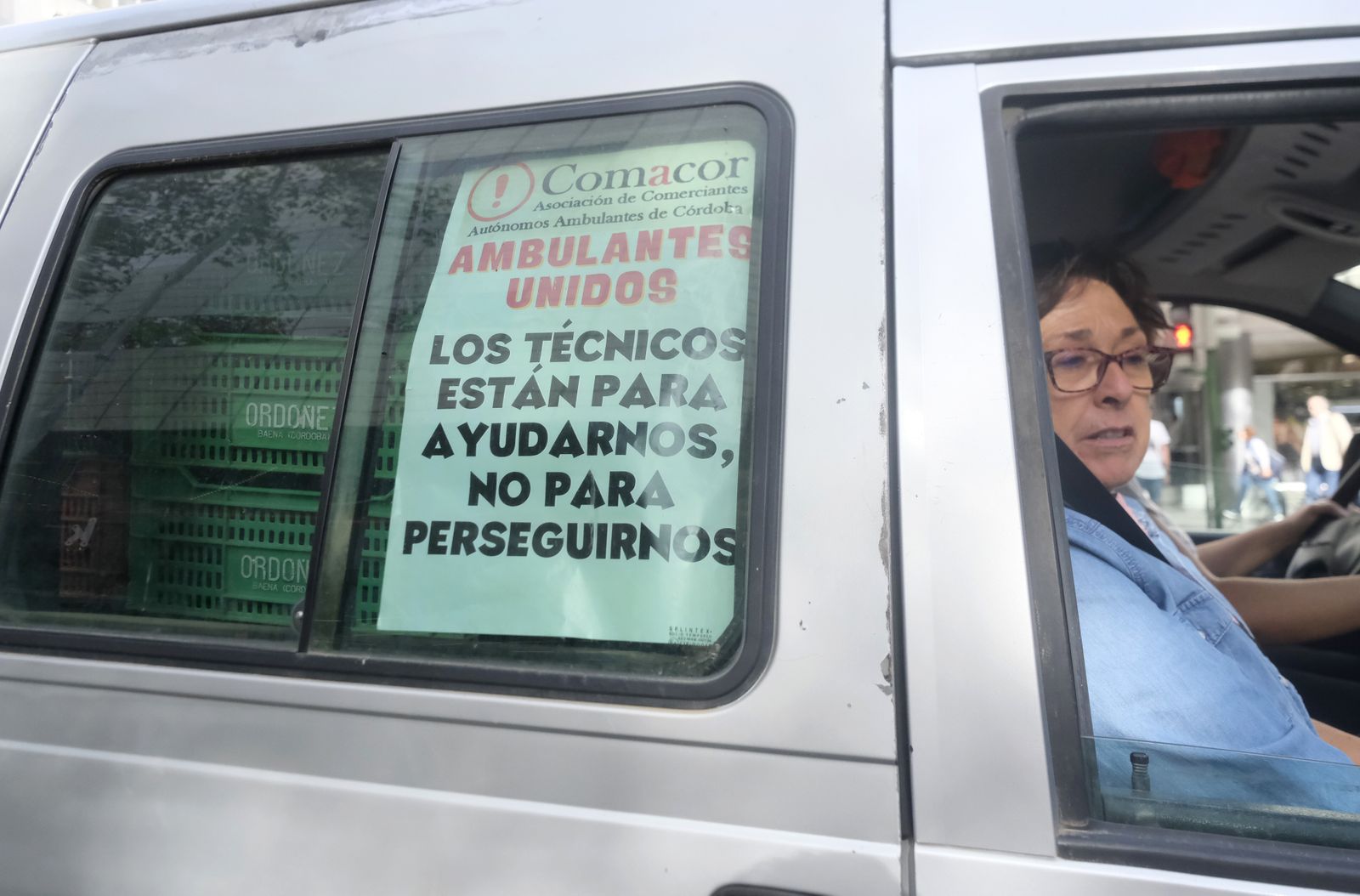 Las protestas del comercio ambulante colapsan el centro de Córdoba, en imágenes