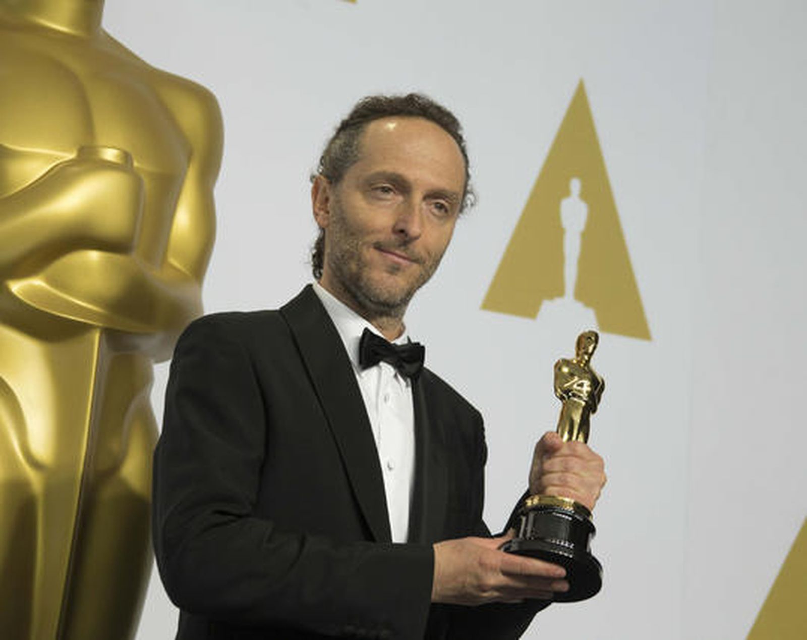 Emmannuel Lubezki con su premio de Mejor fotografía por 'Birdman'.

Foto: EFE