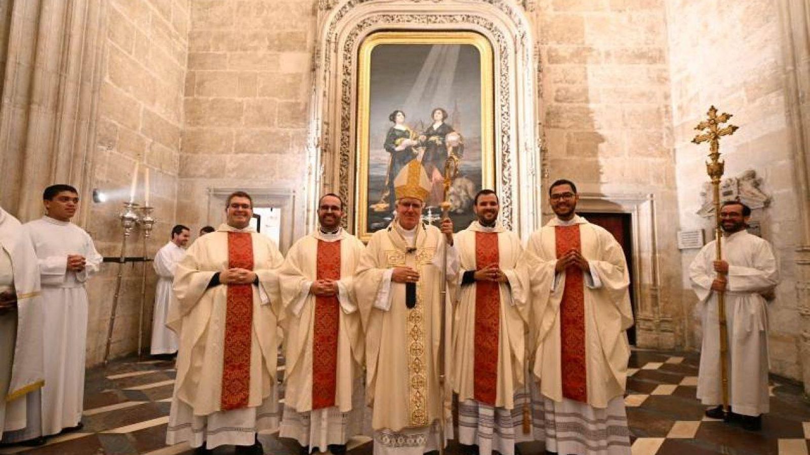 Andrés, Fernando, Camilo y José junto monseñor José Ángel Saiz, en el centro.