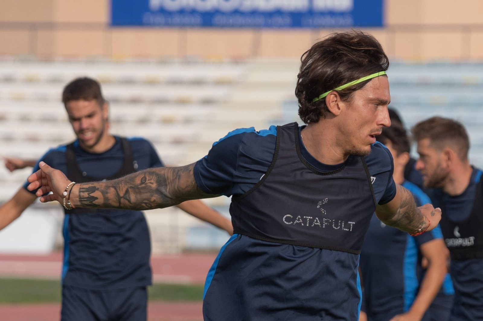 Manu Farrando abre los brazos en un ejercicio durante un entrenamiento de esta última semana.