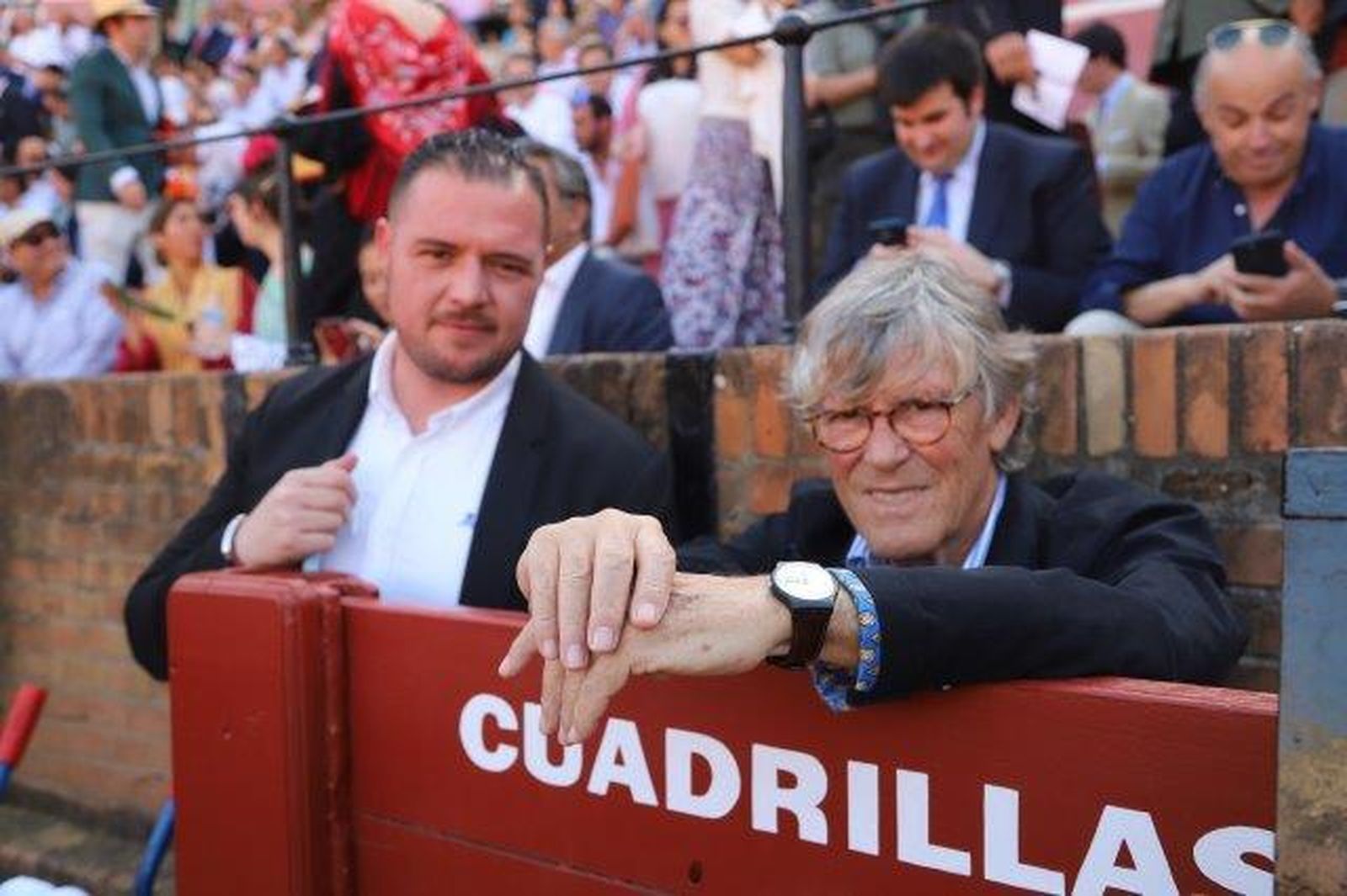 Los famosos y autoridades en la corrida de rejones de la Feria de Abril.