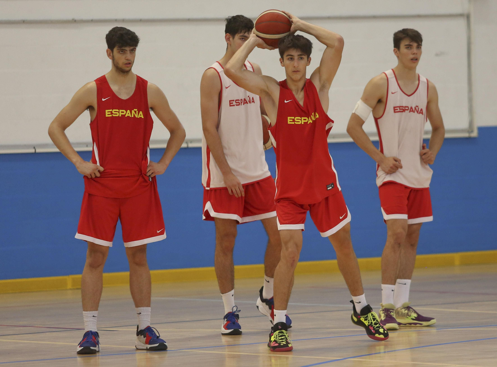 Las fotos de España sub 17 en Fuengirola