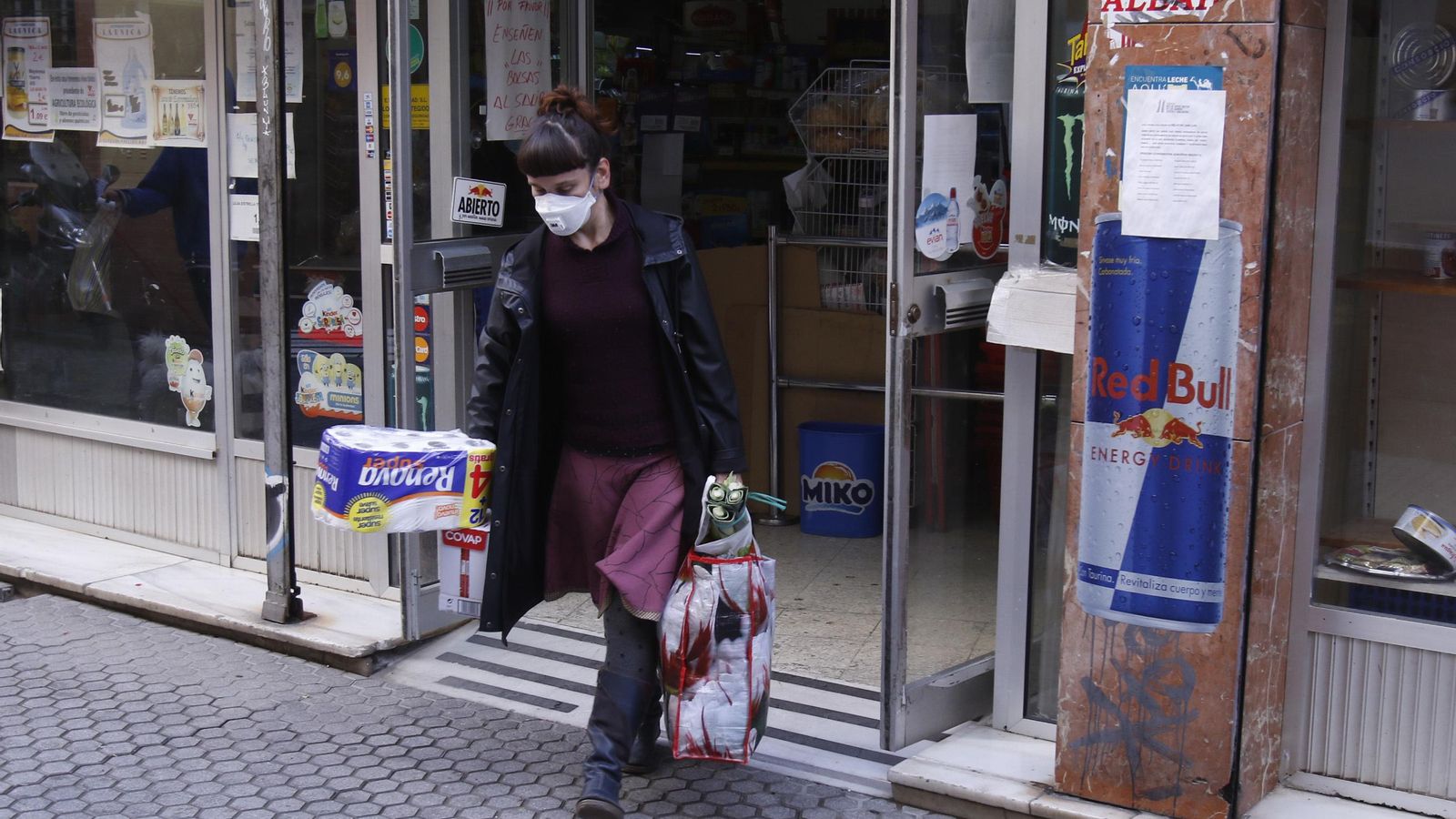 Más compras urgentes en otro comercio de barrio del centro.