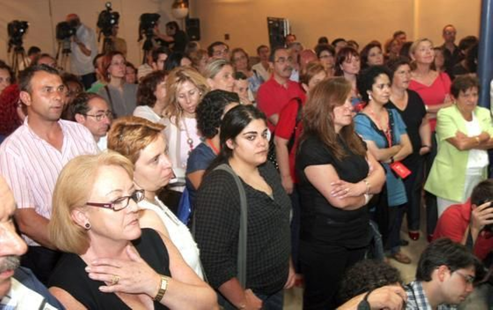 Decepción en los votantes del PSOE al conocer la derrota.  /Josué Correa