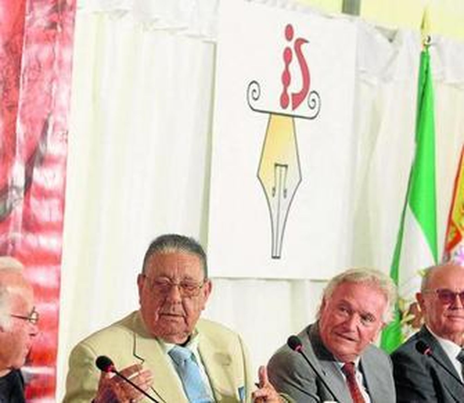 Antonio Duarte, segundo por la izquierda, en una de sus intervenciones ayer en Las Palomas.