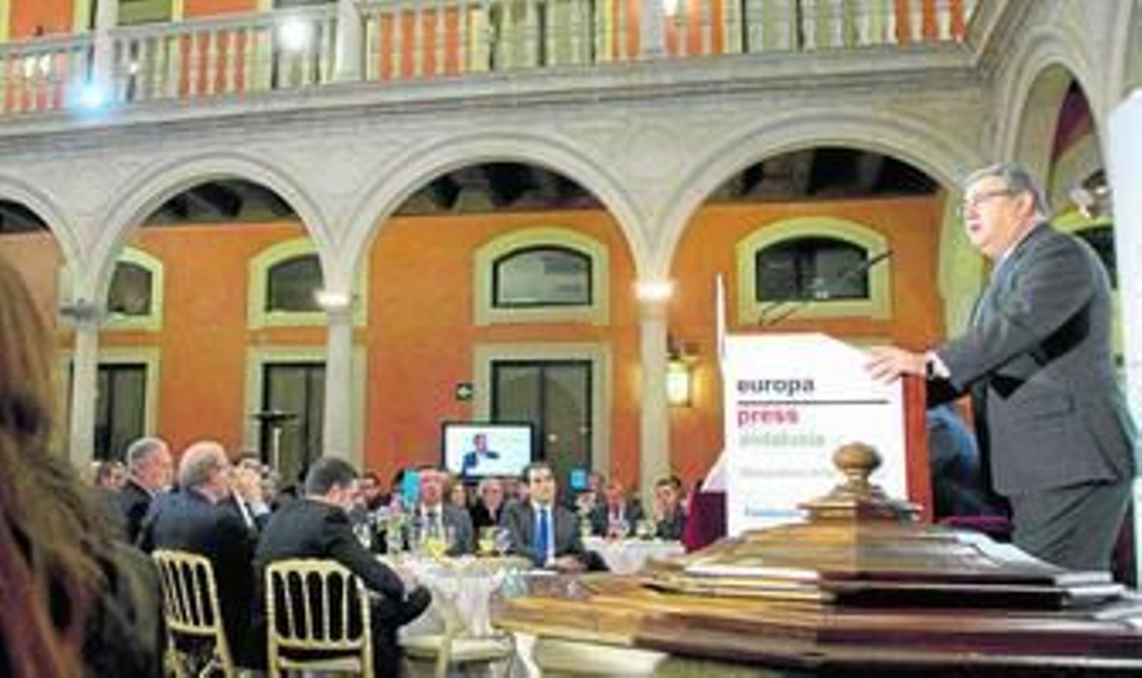 El alcalde de Sevilla, Juan Ignacio Zoido, en su intervención de ayer durante un desayuno informativo.