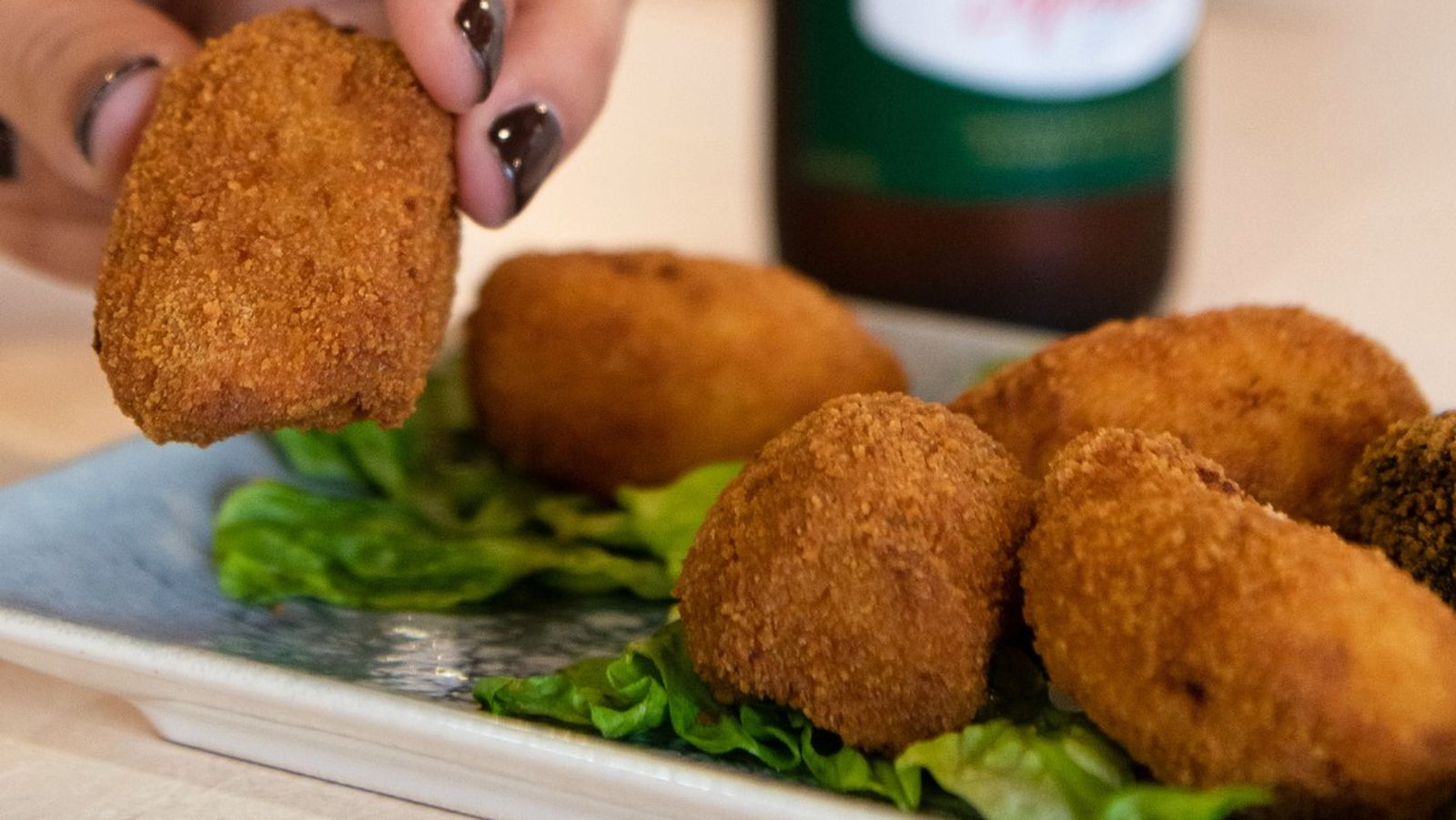 Con decenas de sabores disponibles, las croquetas es un plato perfecto para compartir.