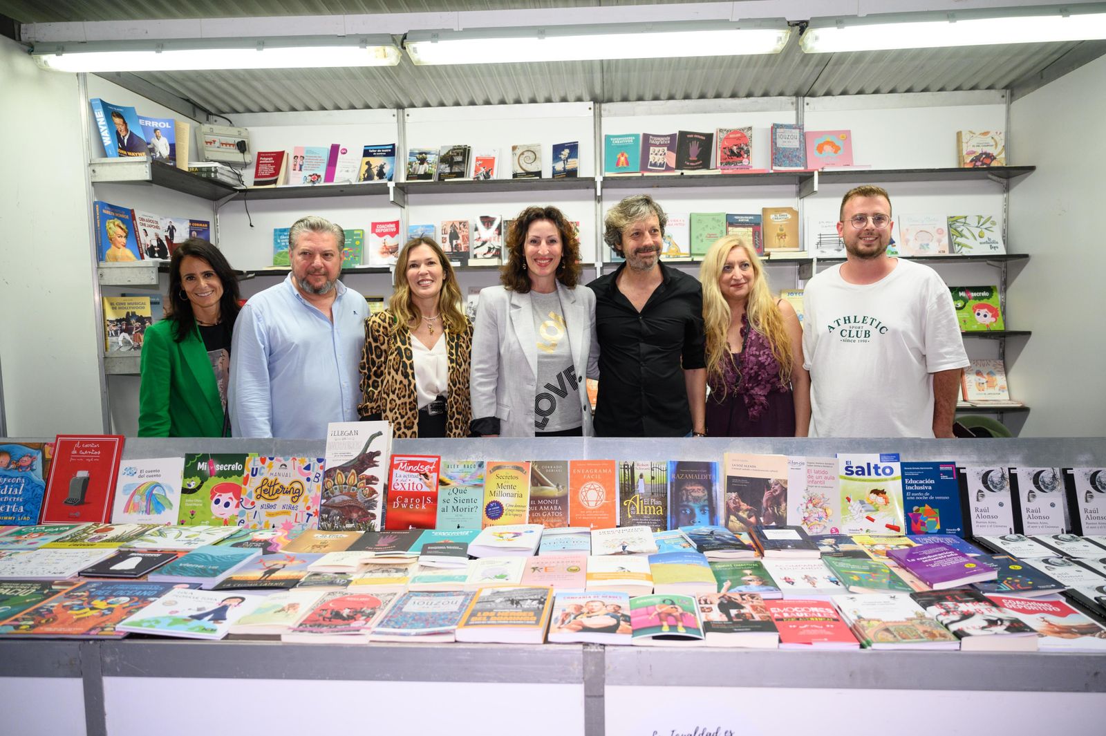 La alcaldesa, María del Mar Vázquez durante su visita a la Feria del Libro.