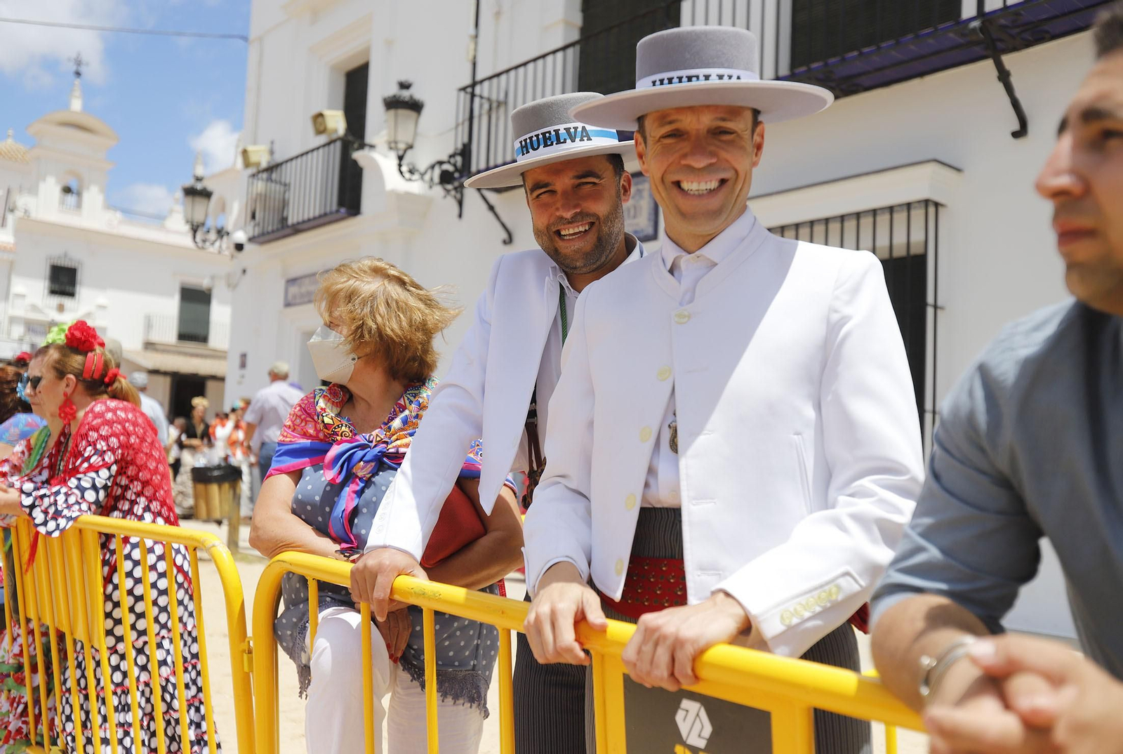 Presentación de la Hermandad de Huelva ante la Blanca Paloma
